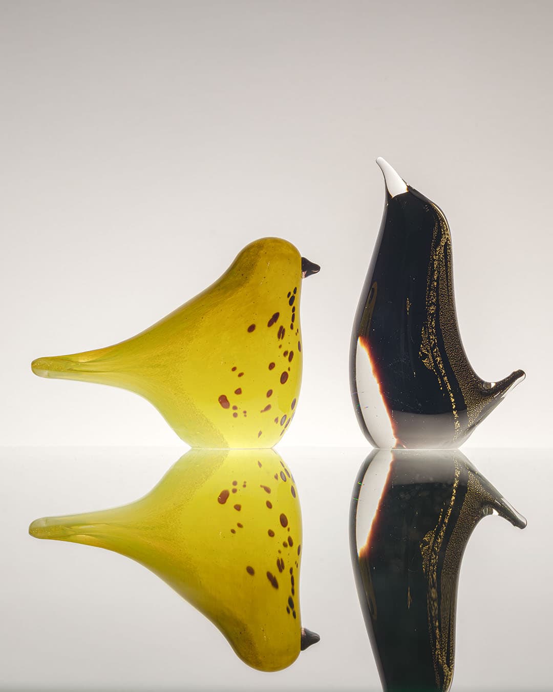 Pair of figurines bird and penguin, yellow, brown, black, white glass, Finland, 1990s. - 314854