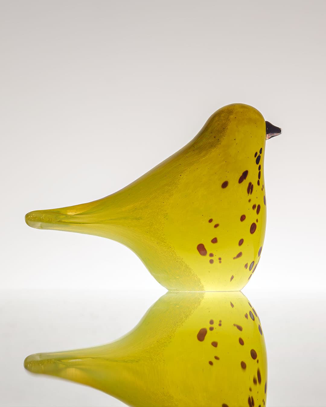 Pair of figurines bird and penguin, yellow, brown, black, white glass, Finland, 1990s. - 314856