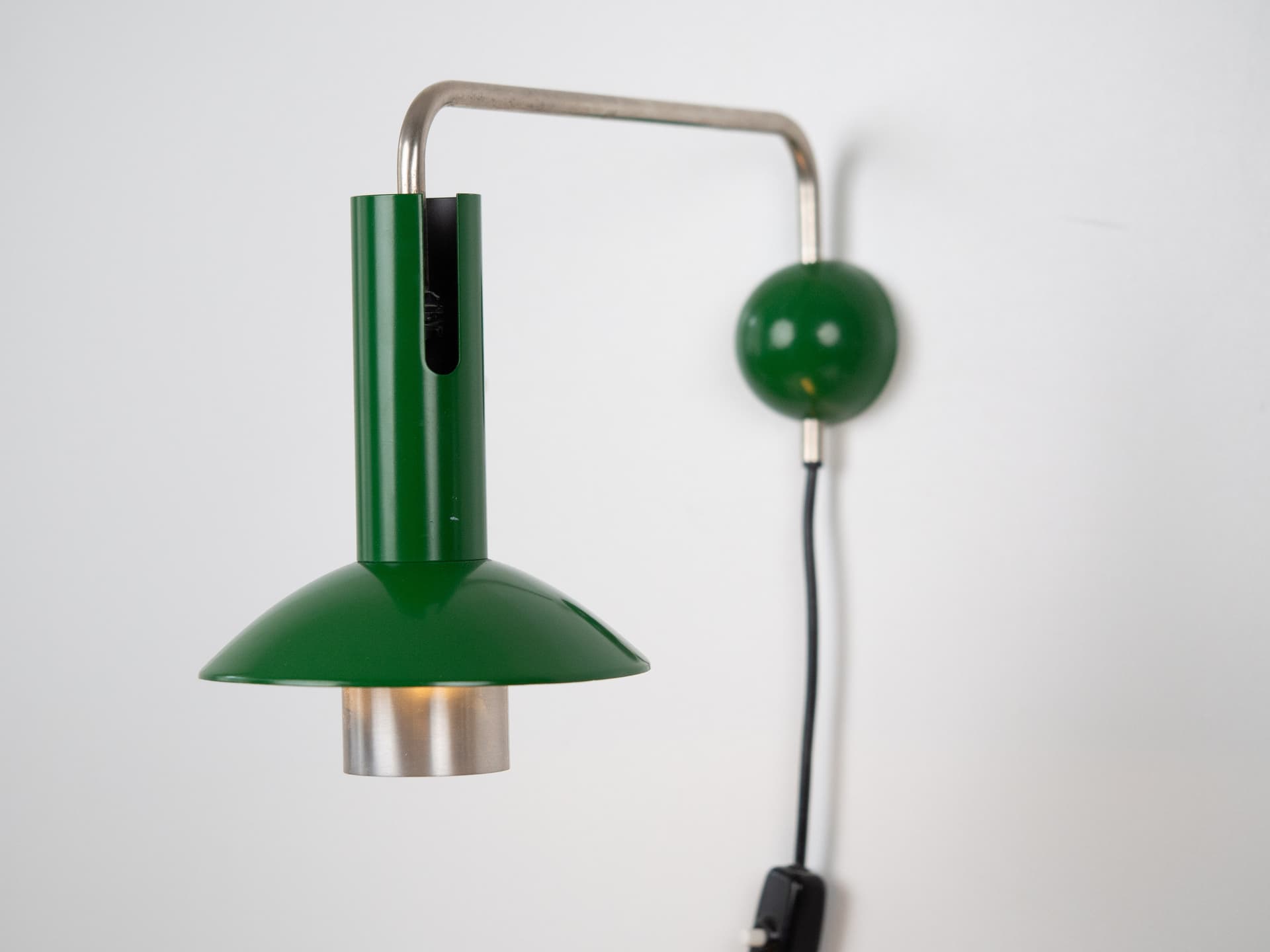 Kinkiet Louise, aluminium biały, róż, proj. P. Henningsen, Louis Poulsen, Dania, lata 60. - 314974