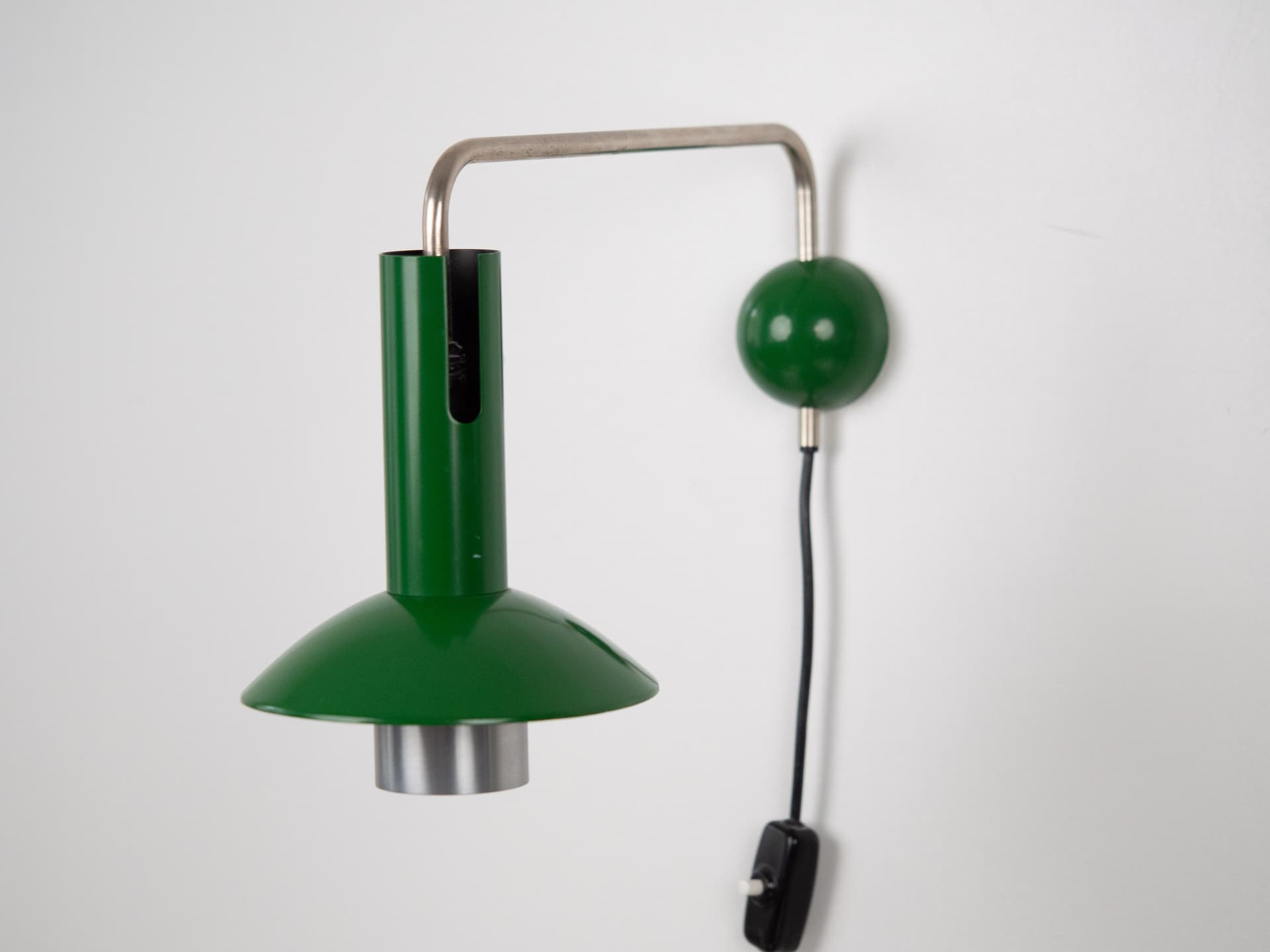Kinkiet Louise, aluminium biały, róż, proj. P. Henningsen, Louis Poulsen, Dania, lata 60. - 314967