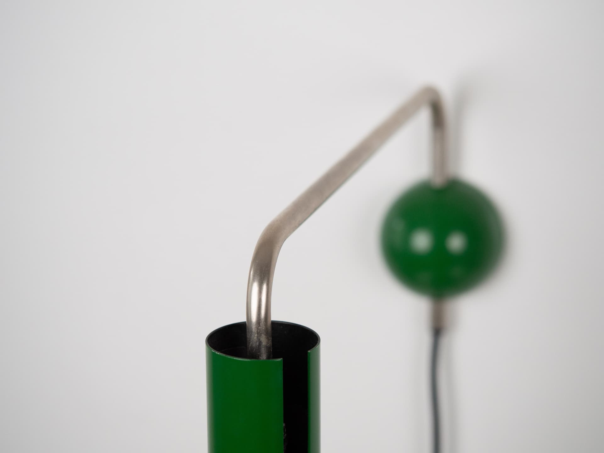 Kinkiet Louise, aluminium biały, róż, proj. P. Henningsen, Louis Poulsen, Dania, lata 60. - 314973