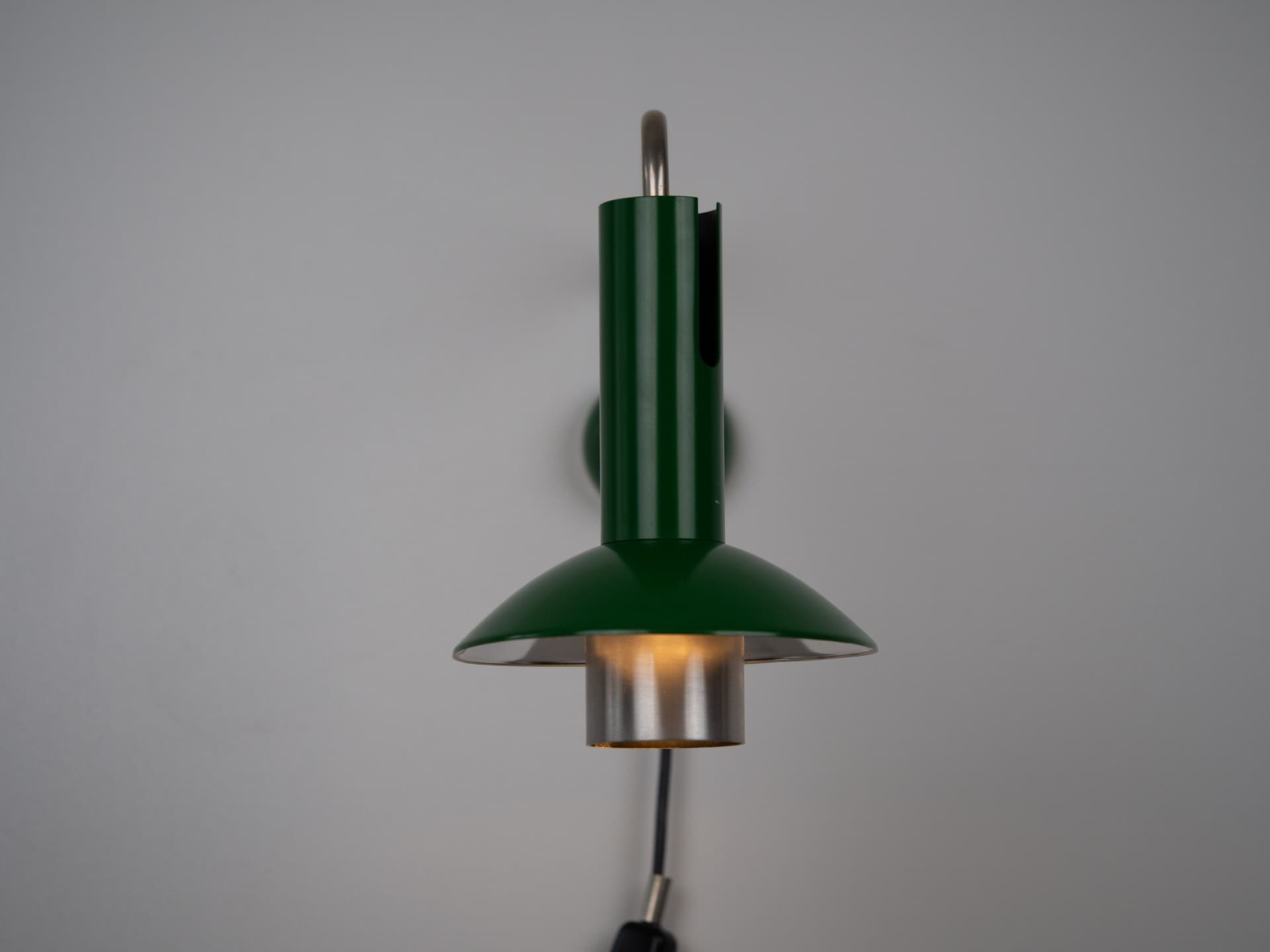 Kinkiet Louise, aluminium biały, róż, proj. P. Henningsen, Louis Poulsen, Dania, lata 60. - 314971