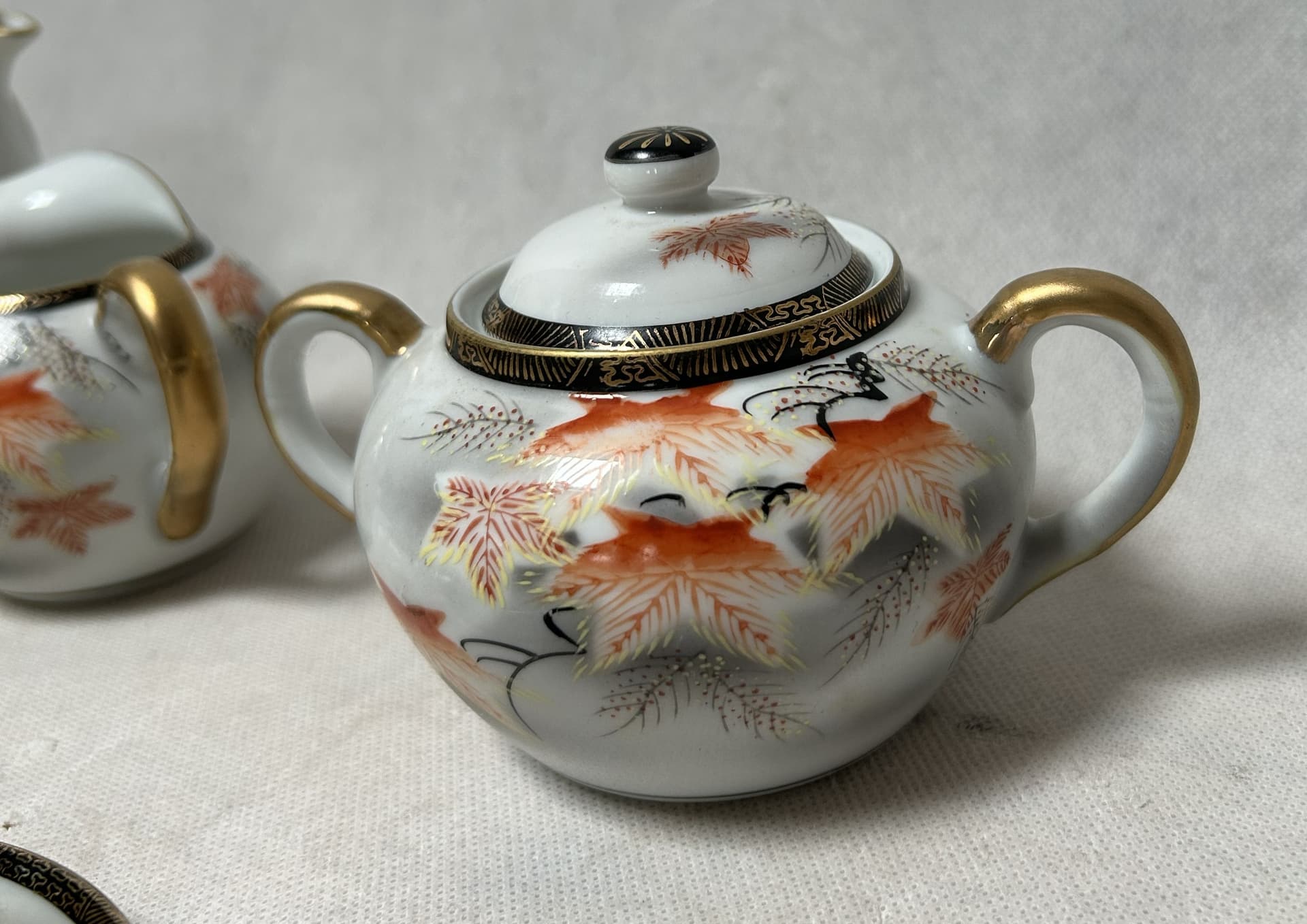 Zestaw porcelanowy, motyw Gejsza, biały porcelana, bambus brązowy, Japonia, lata 70. - 316432