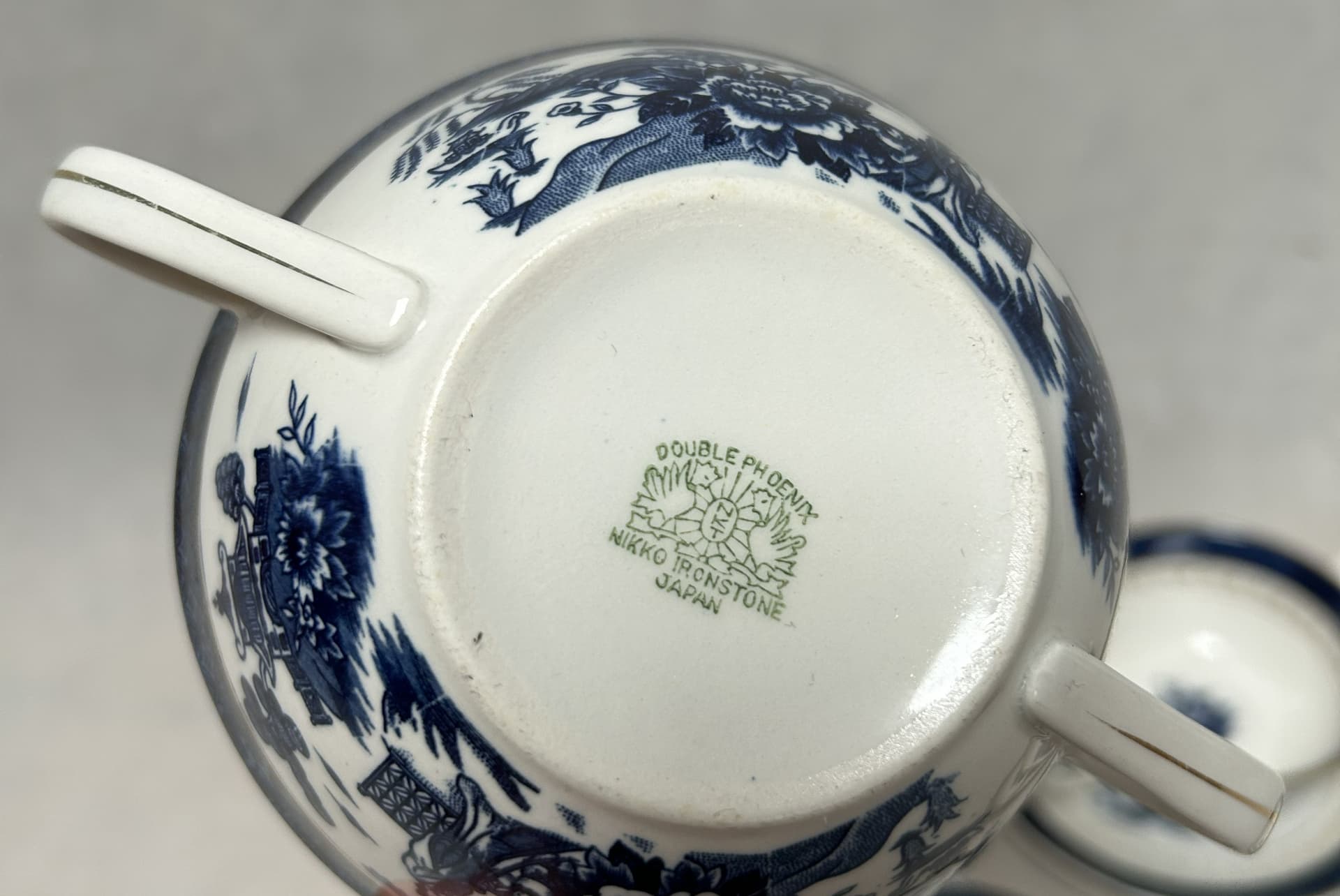 Zestaw czterech bulionówek Double Phoenix, porcelana kremowa, kobaltowy niebieski, złote wykończenia, Japonia, lata 50. - 316444