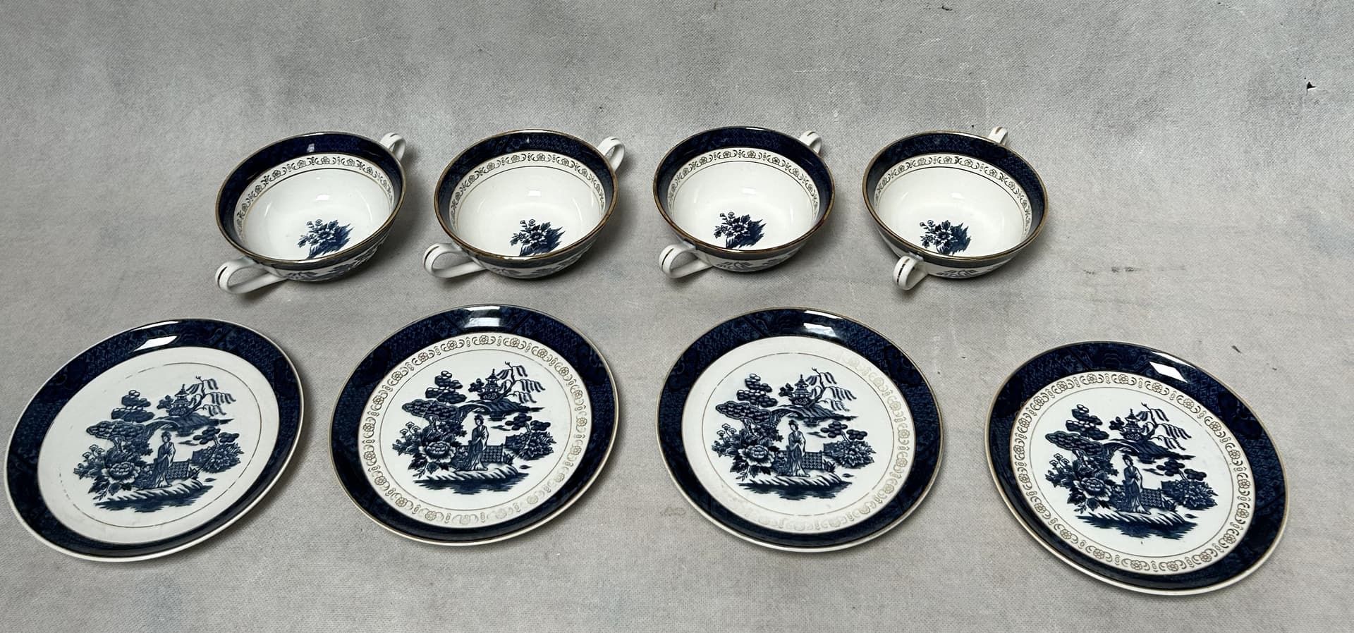 Zestaw czterech bulionówek Double Phoenix, porcelana kremowa, kobaltowy niebieski, złote wykończenia, Japonia, lata 50. - 316443