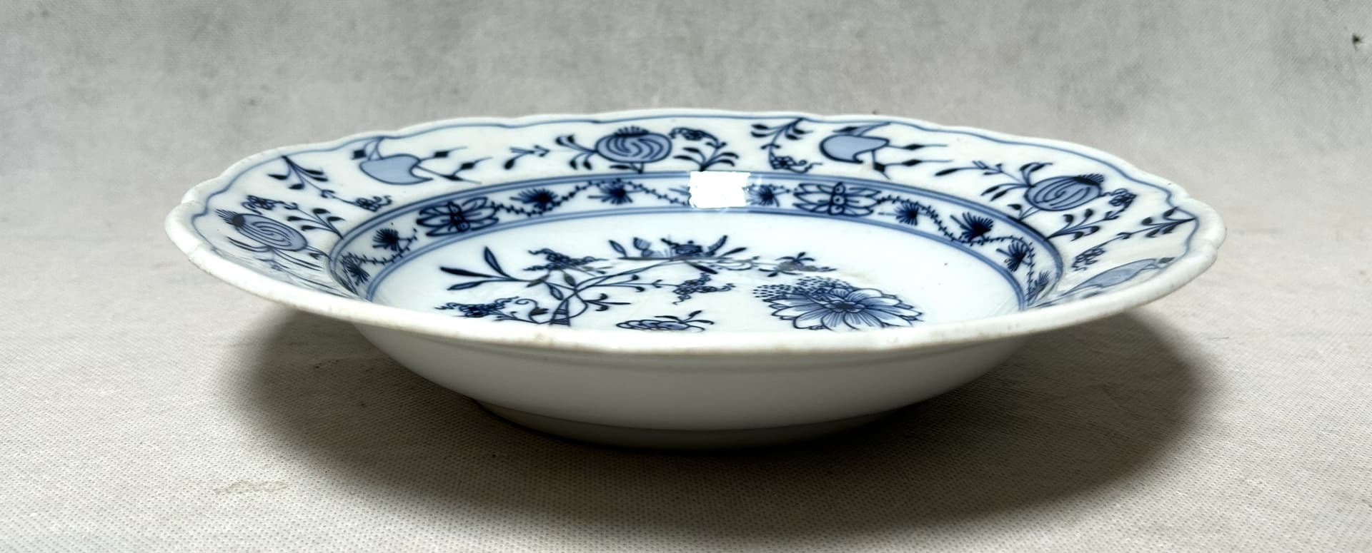 Talerz głęboki Zwiebelmuster 25 cm, porcelana biała, Meissen, Niemcy, początek XX w. - 316450