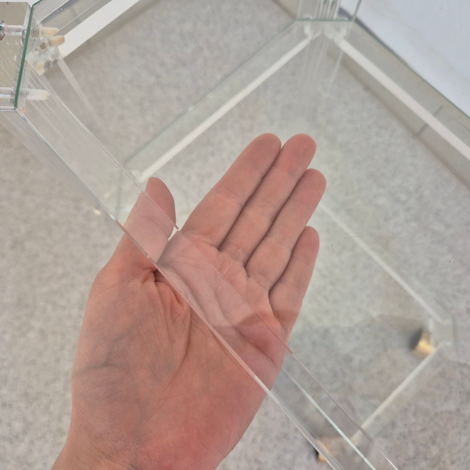 Mobile étagère, transparent plexiglass, glass, Italy, 1980s. - 316509