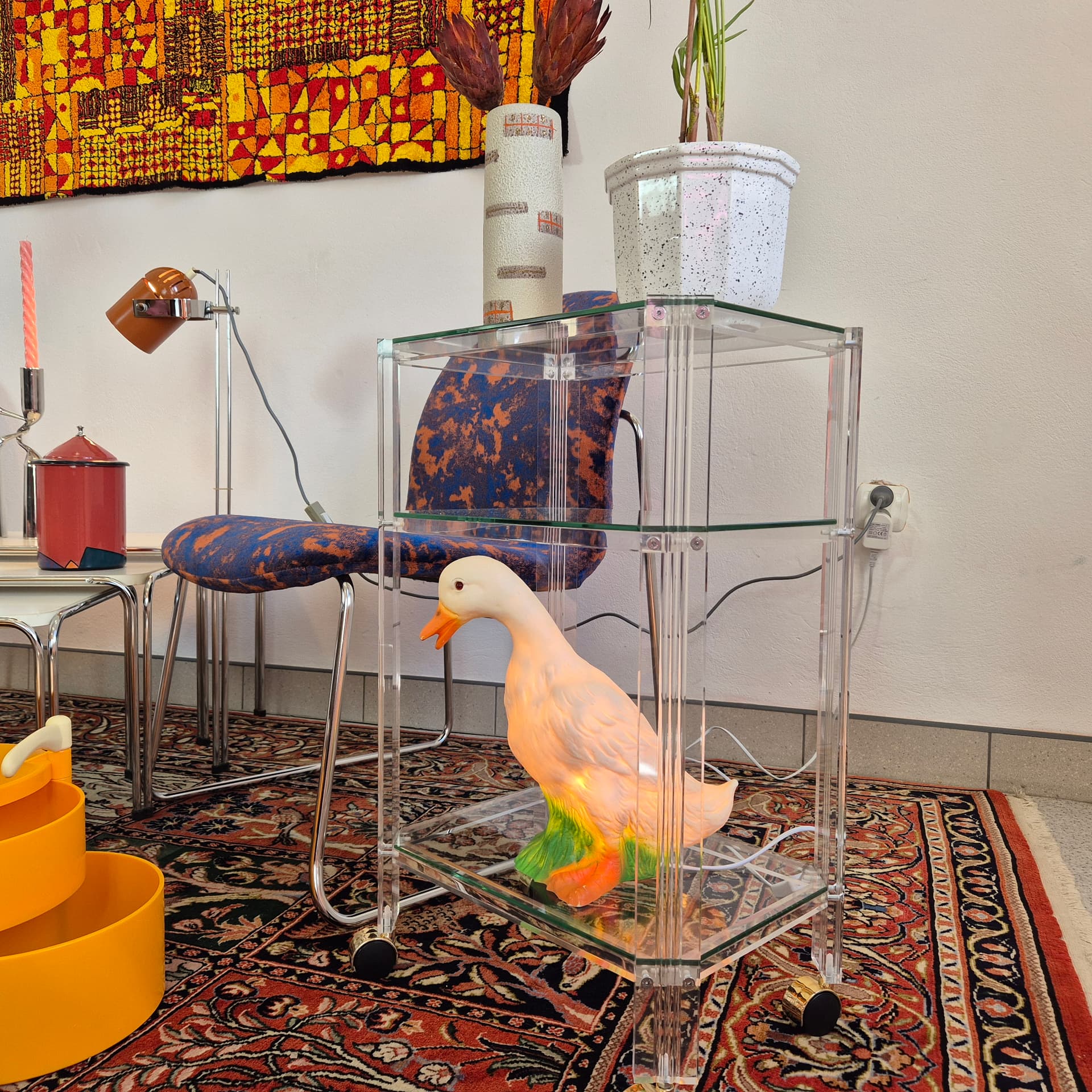 Mobile étagère, transparent plexiglass, glass, Italy, 1980s. - 316513