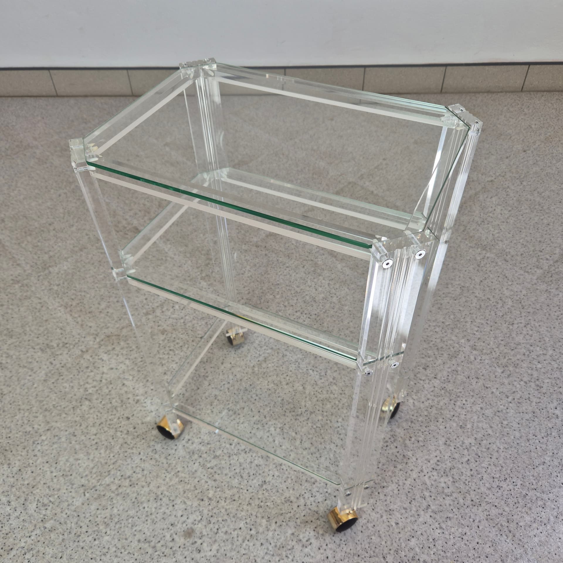 Mobile étagère, transparent plexiglass, glass, Italy, 1980s. - 316512