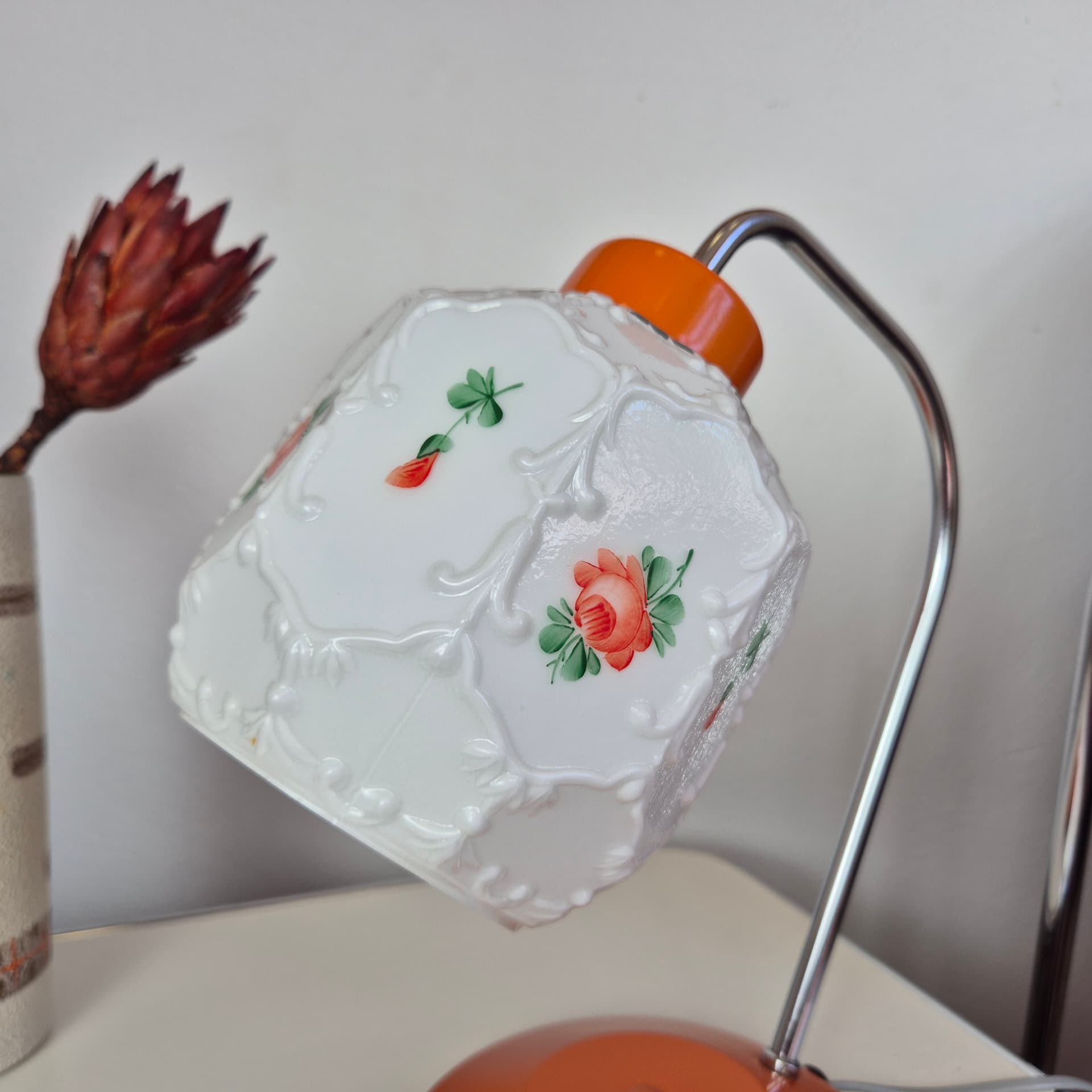 Lampka stołowa, metal pomarańczowy, szkło mlecznobiałe, Lidokov, Czechosłowacja, lata 60. - 316515
