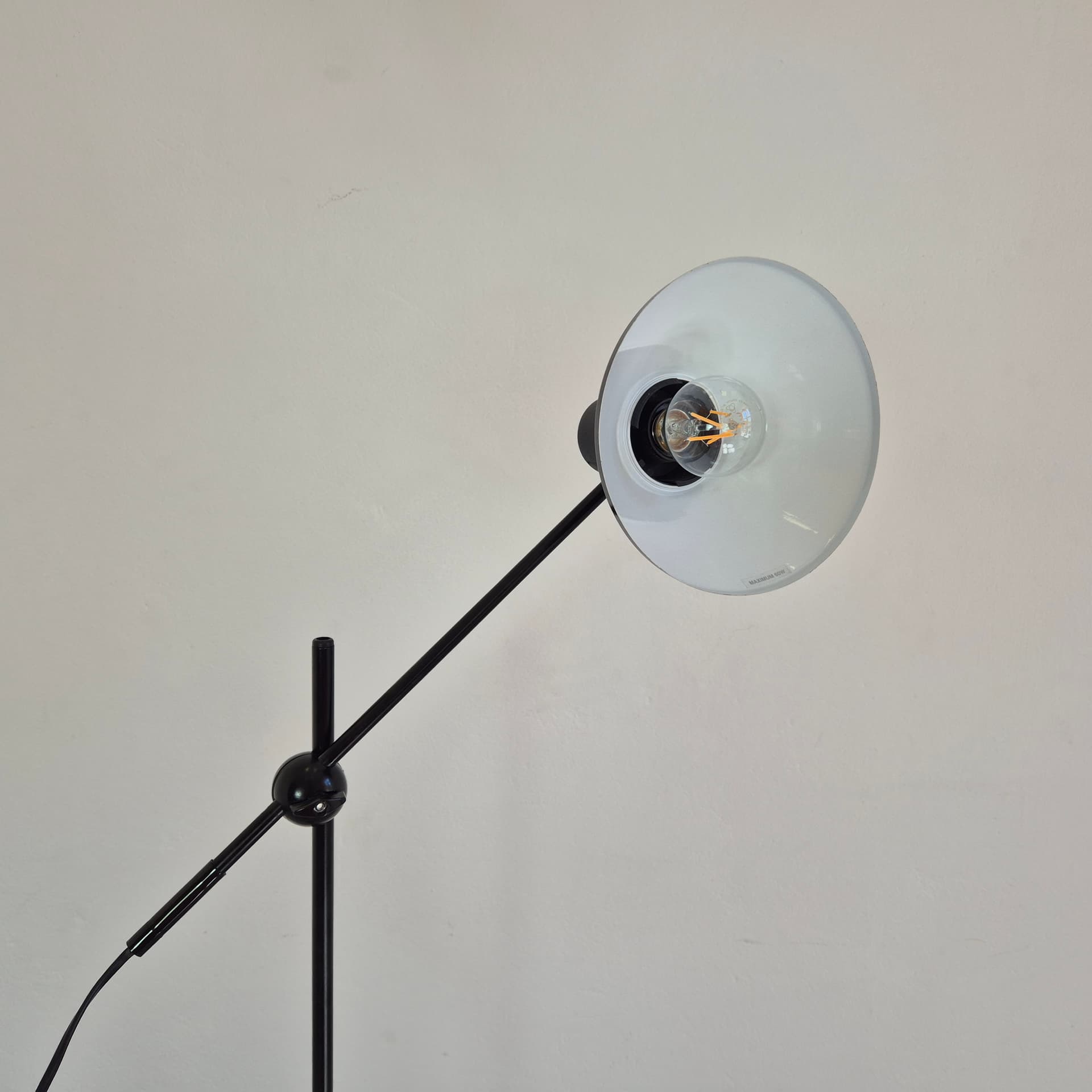 Lampa podłogowa minimalistyczna, metal czarny, Belgia, lata 80. - 316532