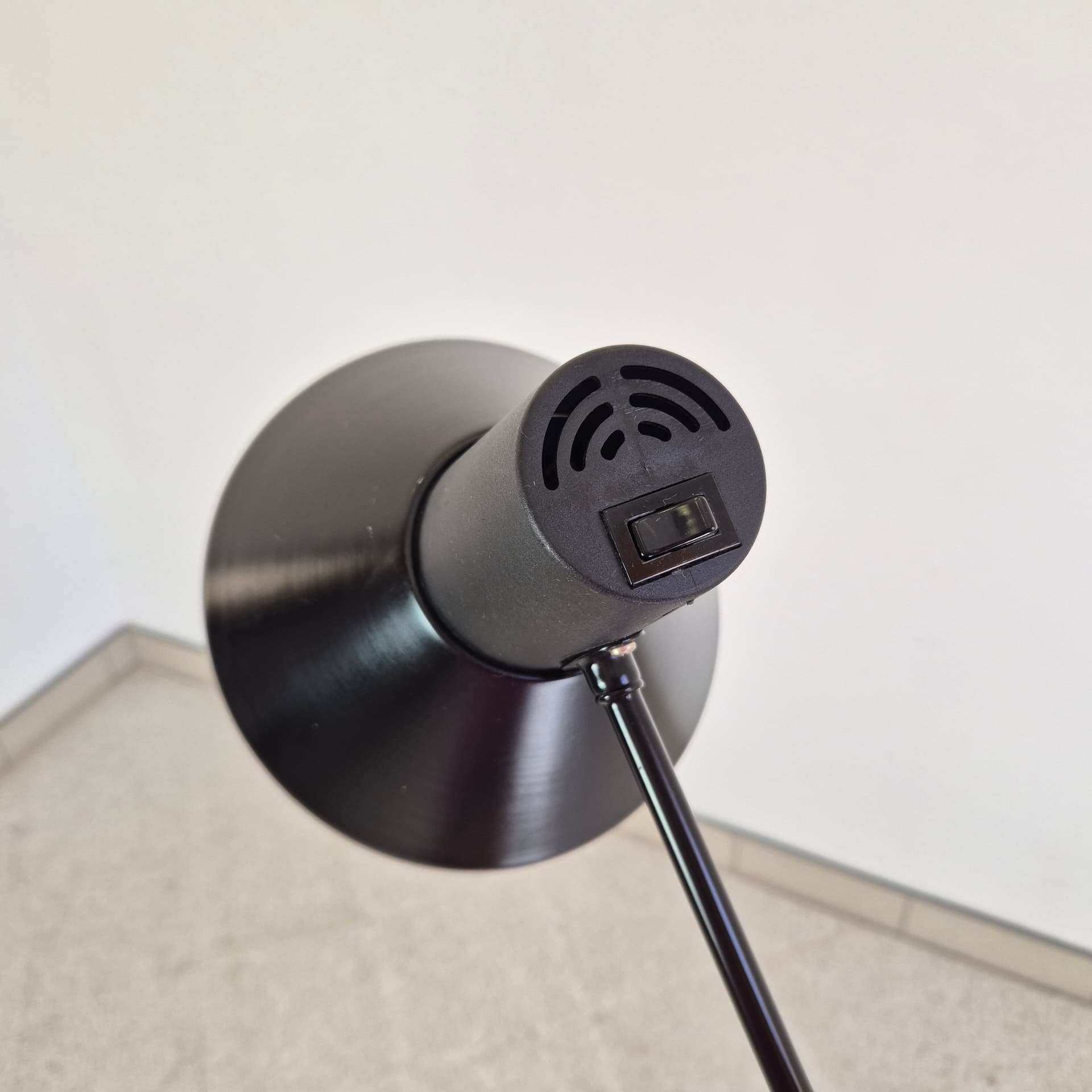 Lampa podłogowa minimalistyczna, metal czarny, Belgia, lata 80. - 316533
