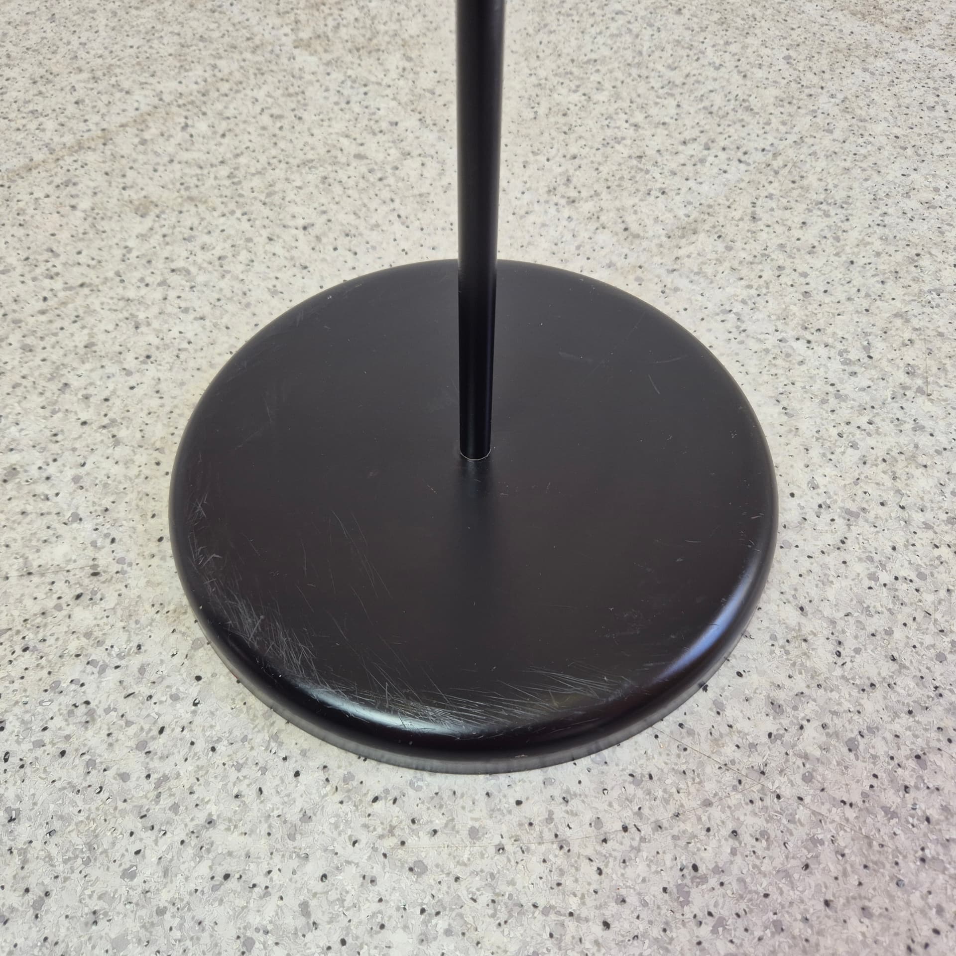 Lampa podłogowa minimalistyczna, metal czarny, Belgia, lata 80. - 316536