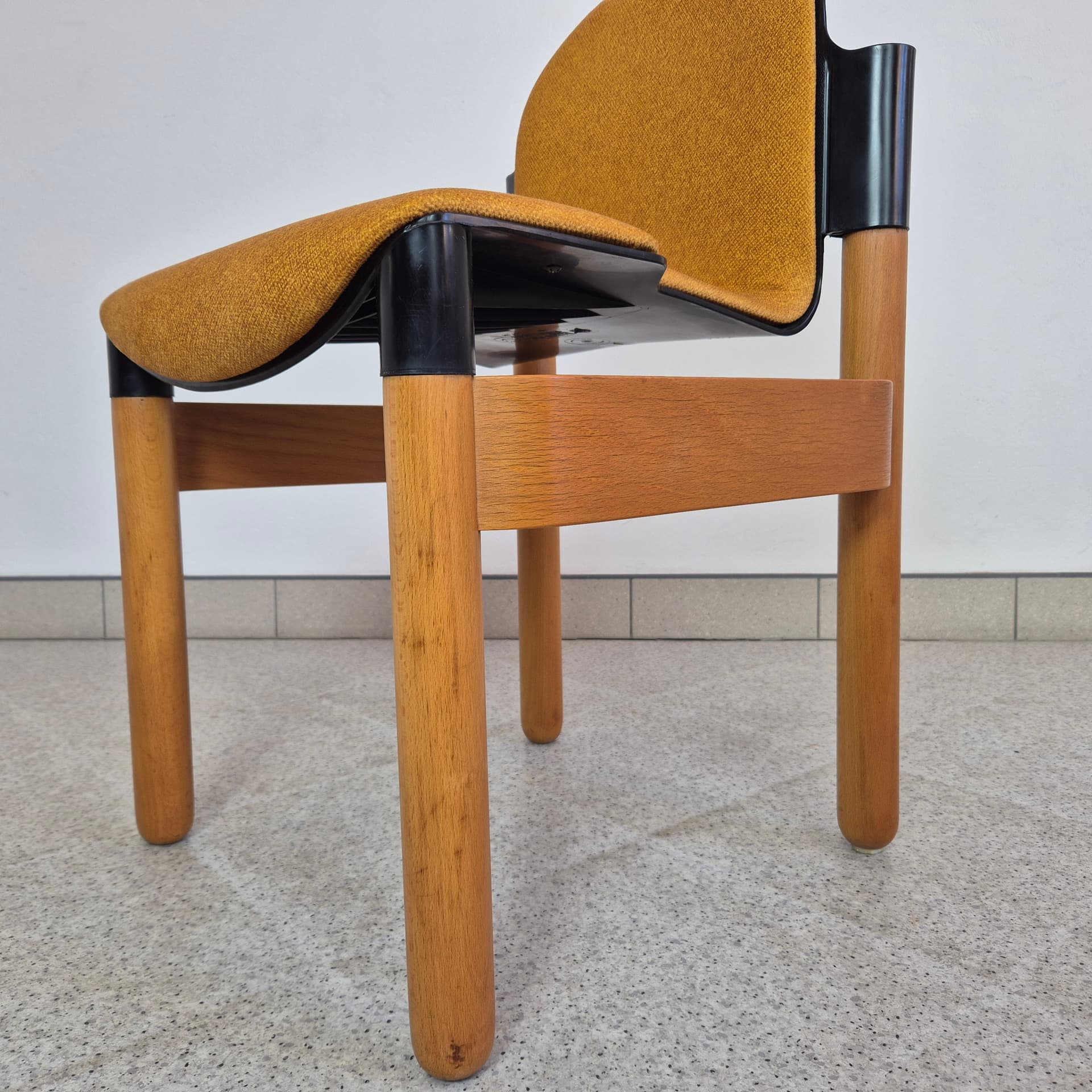 Krzesło Flex 2000, żółta tapicerka, drewno jasne, detale czarne, proj. G. Lange, Thonet, Niemcy, lata 70. - 316546