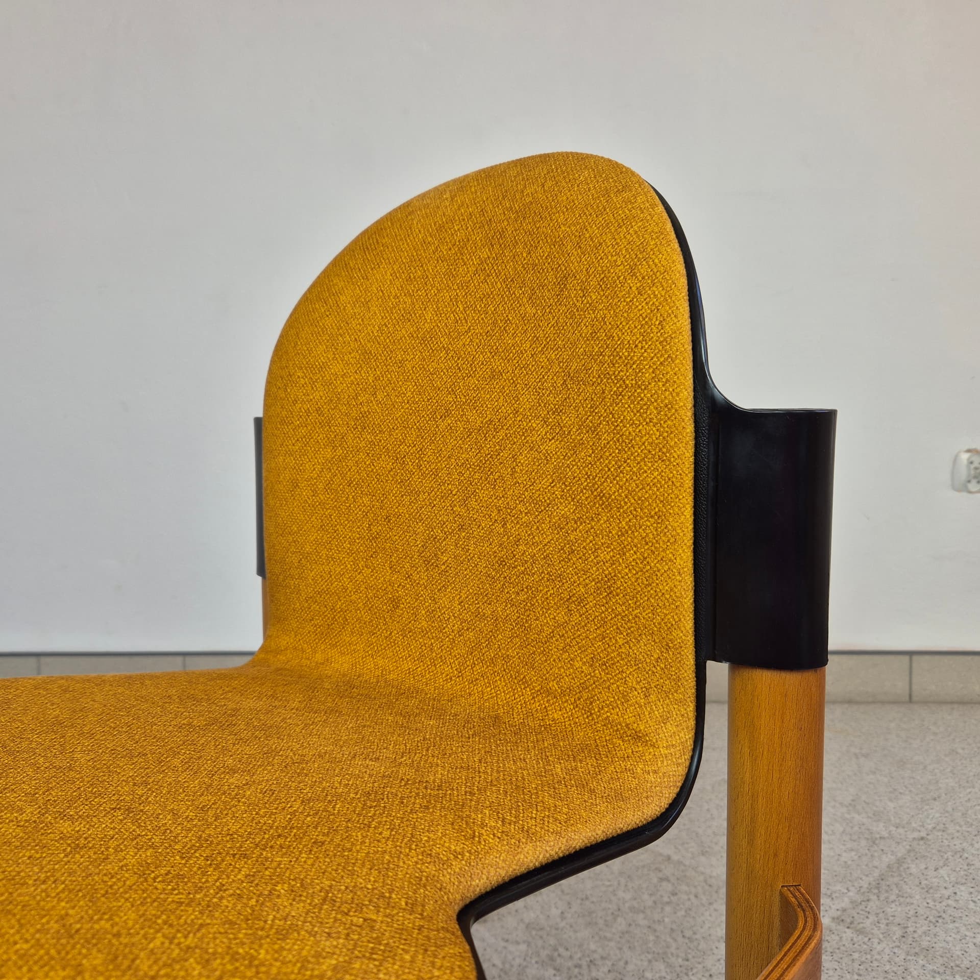 Krzesło Flex 2000, żółta tapicerka, drewno jasne, detale czarne, proj. G. Lange, Thonet, Niemcy, lata 70. - 316549