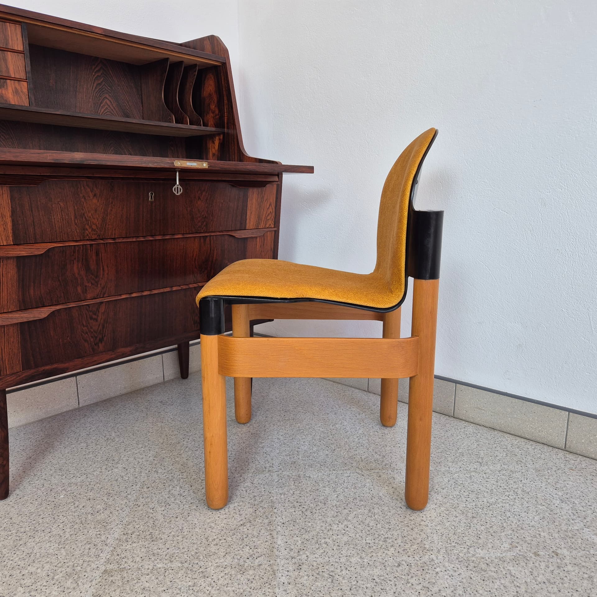 Krzesło Flex 2000, żółta tapicerka, drewno jasne, detale czarne, proj. G. Lange, Thonet, Niemcy, lata 70. - 316550