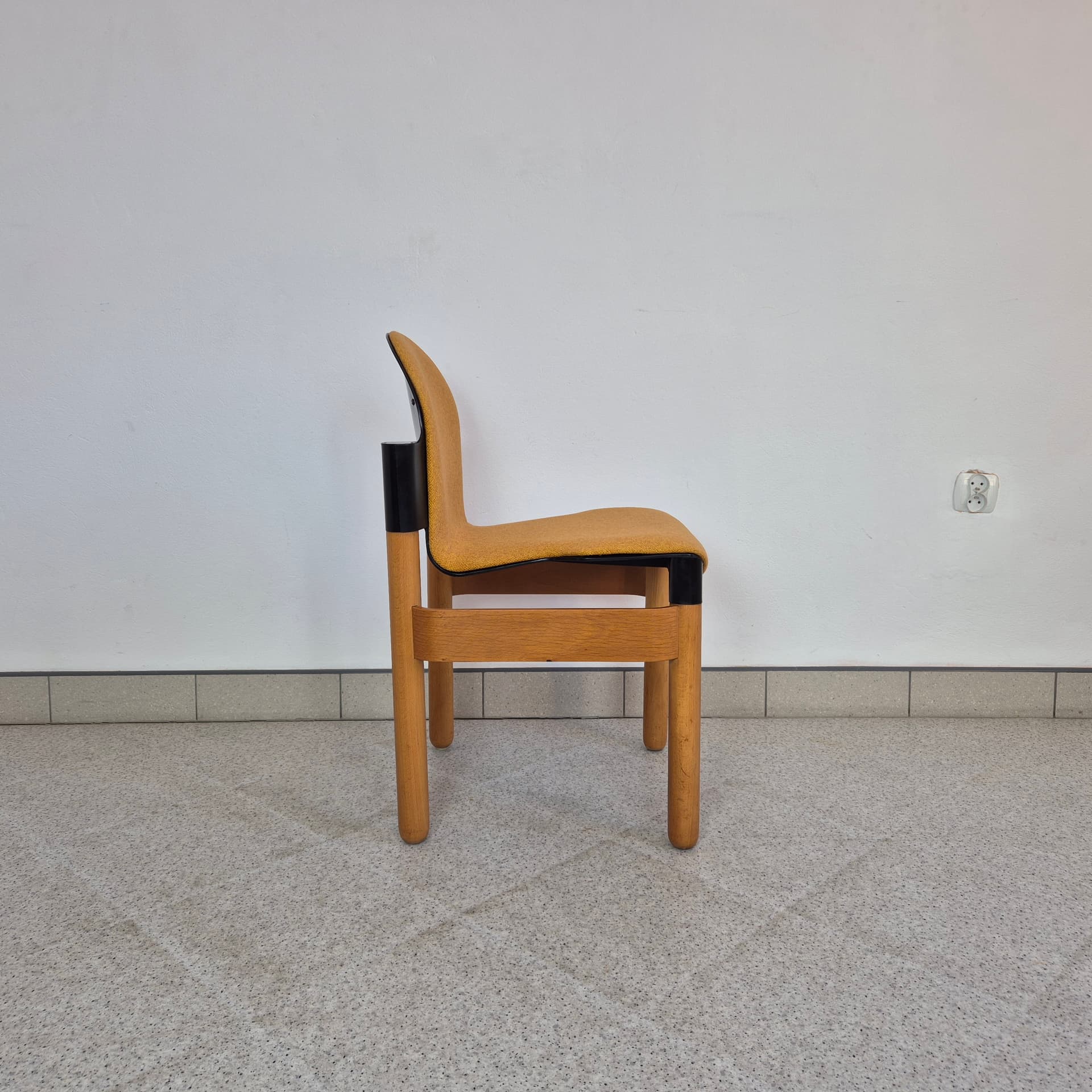 Krzesło Flex 2000, żółta tapicerka, drewno jasne, detale czarne, proj. G. Lange, Thonet, Niemcy, lata 70. - 316542