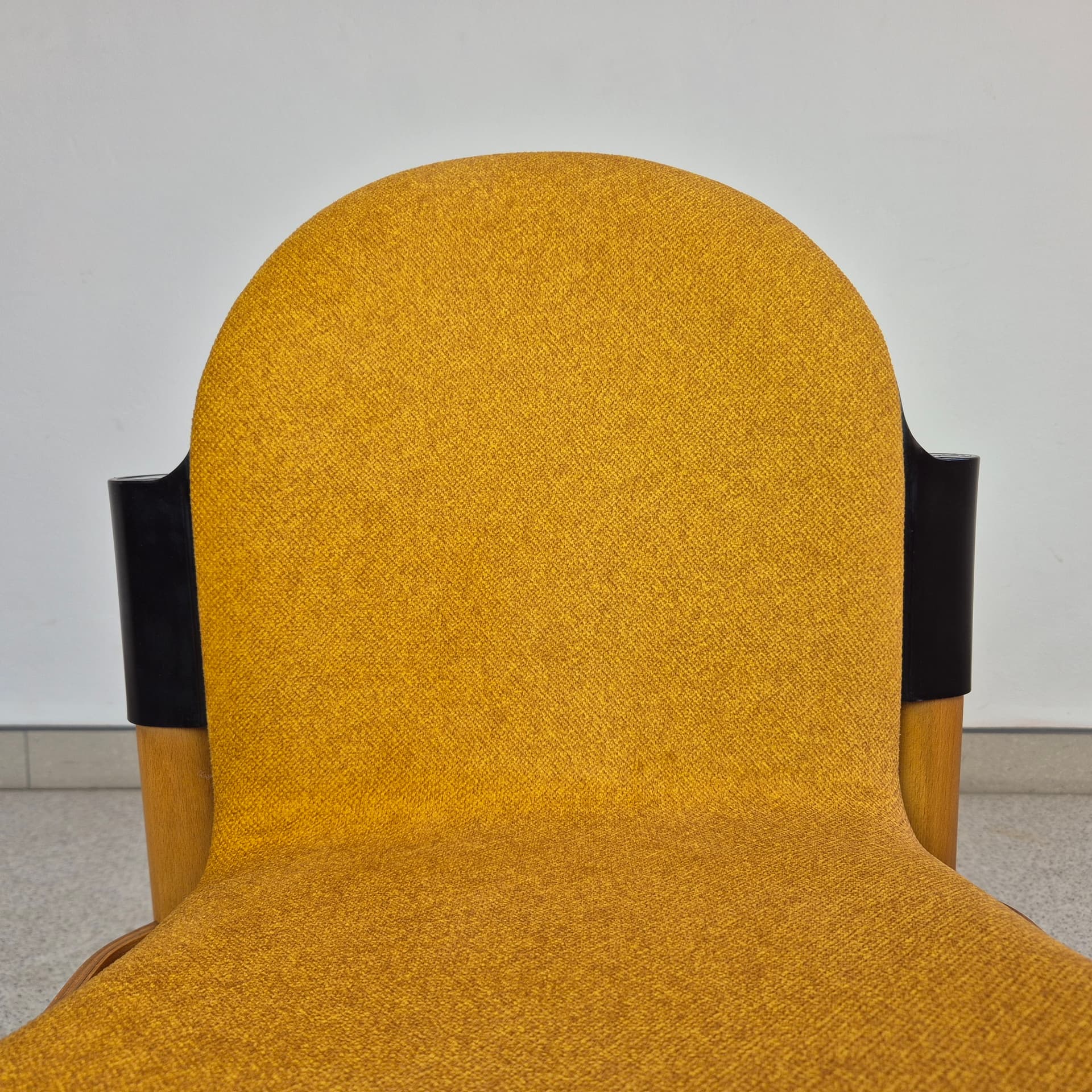 Krzesło Flex 2000, żółta tapicerka, drewno jasne, detale czarne, proj. G. Lange, Thonet, Niemcy, lata 70. - 316551