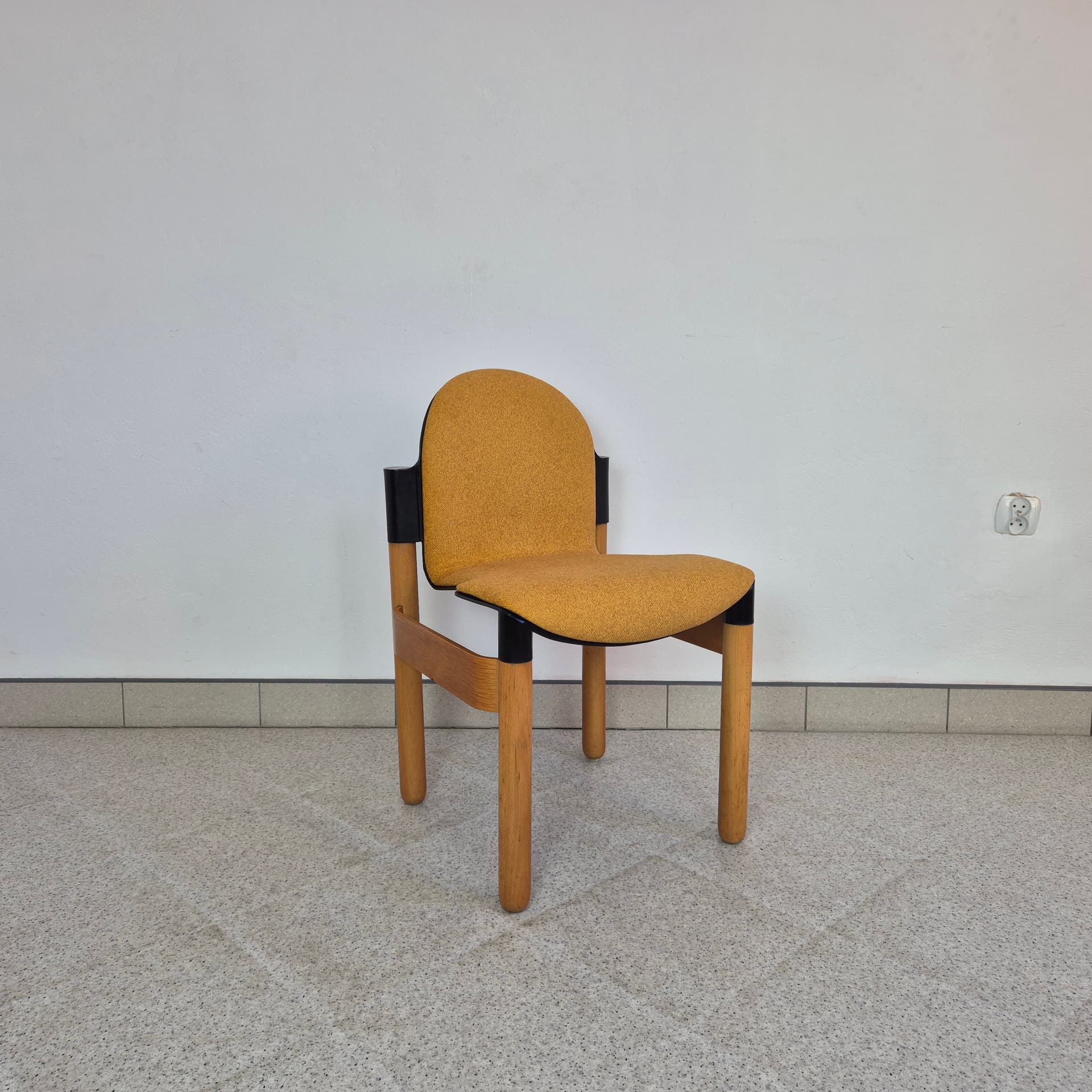 Krzesło Flex 2000, żółta tapicerka, drewno jasne, detale czarne, proj. G. Lange, Thonet, Niemcy, lata 70. - 316540