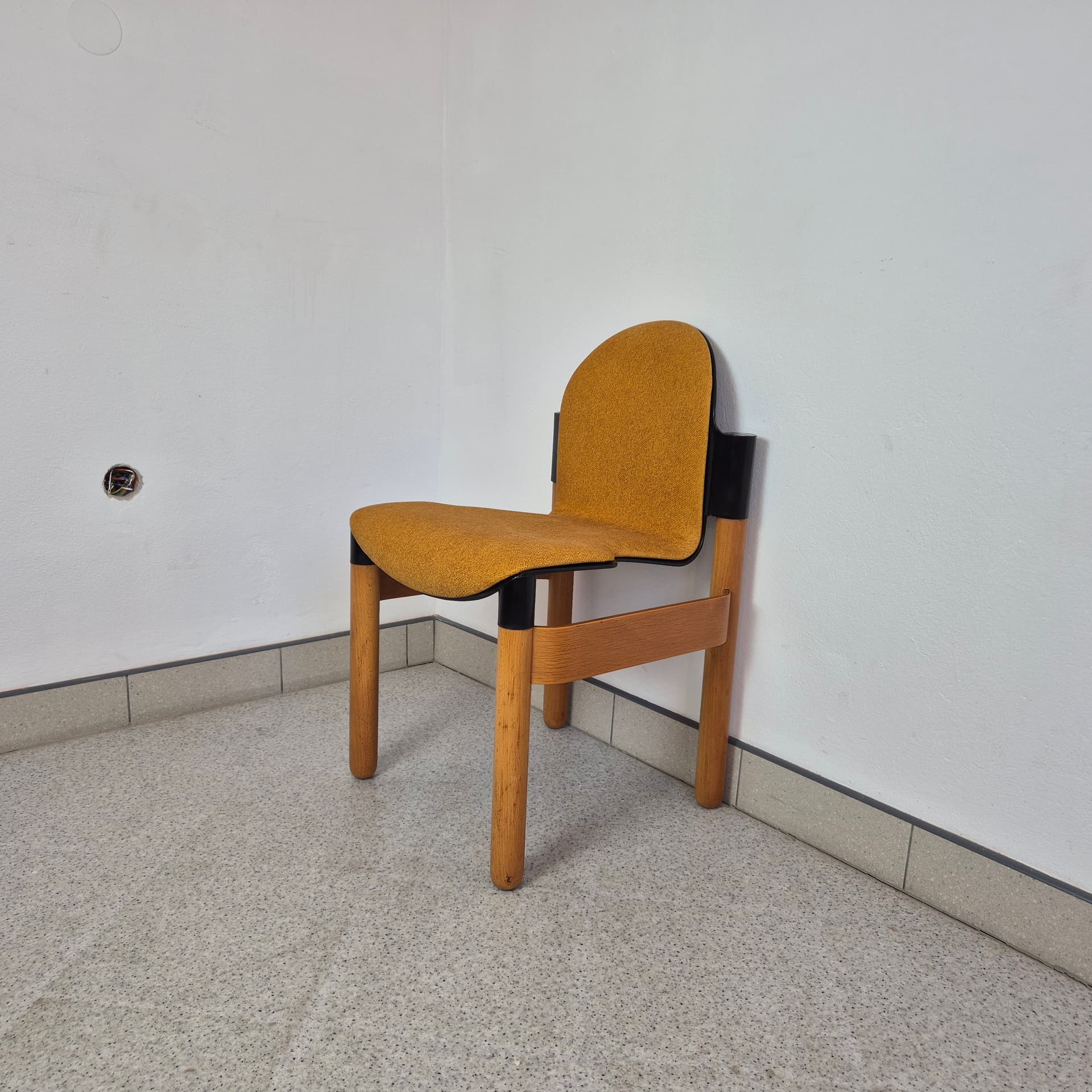 Krzesło Flex 2000, żółta tapicerka, drewno jasne, detale czarne, proj. G. Lange, Thonet, Niemcy, lata 70. - 316545