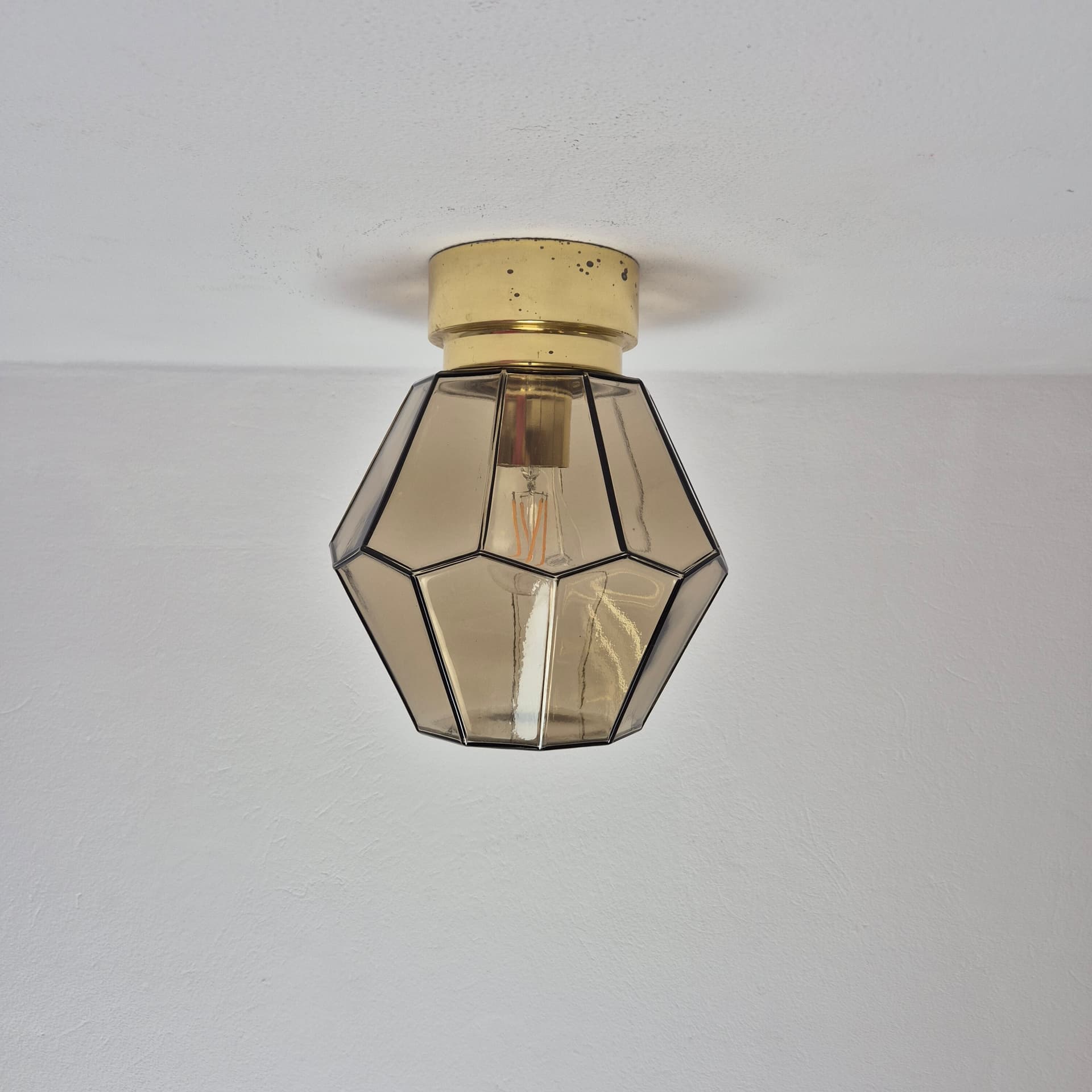 Plafon hexagonalny, szkło dymione, mosiądz, Limburg, Niemcy, lata 60. - 316552