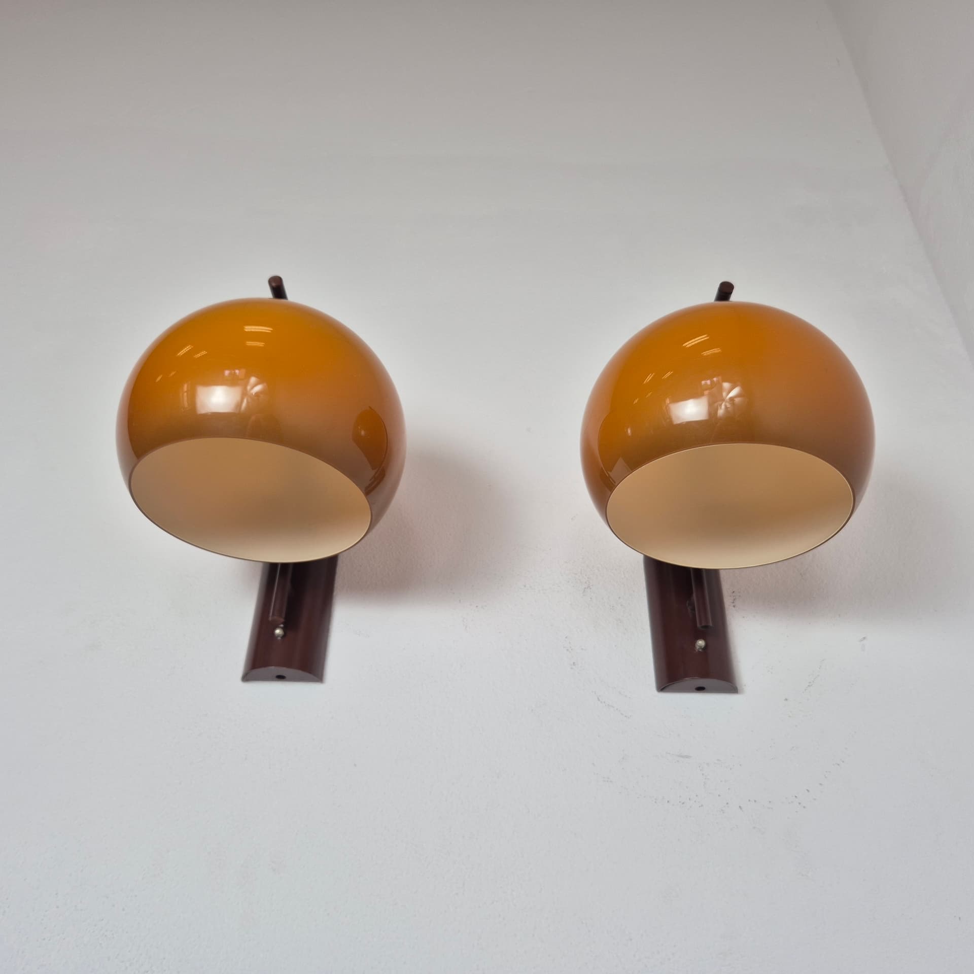 Para kinkietów Space Age, plastik bursztynowy, metal brązowy, Szarvasi, Węgry, lata 70. - 316599