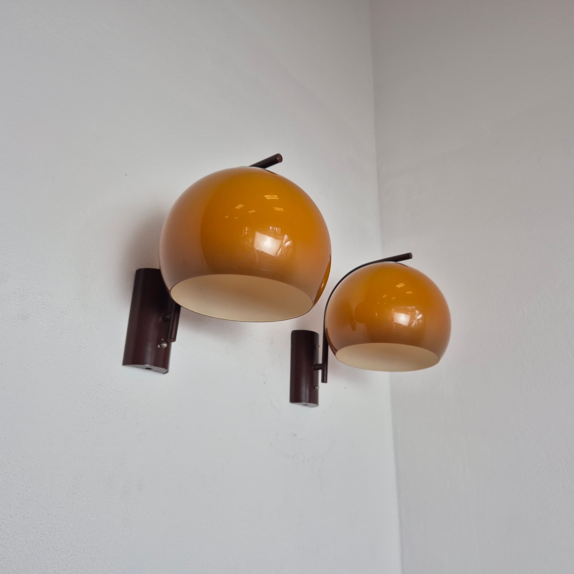 Para kinkietów Space Age, plastik bursztynowy, metal brązowy, Szarvasi, Węgry, lata 70. - 316598