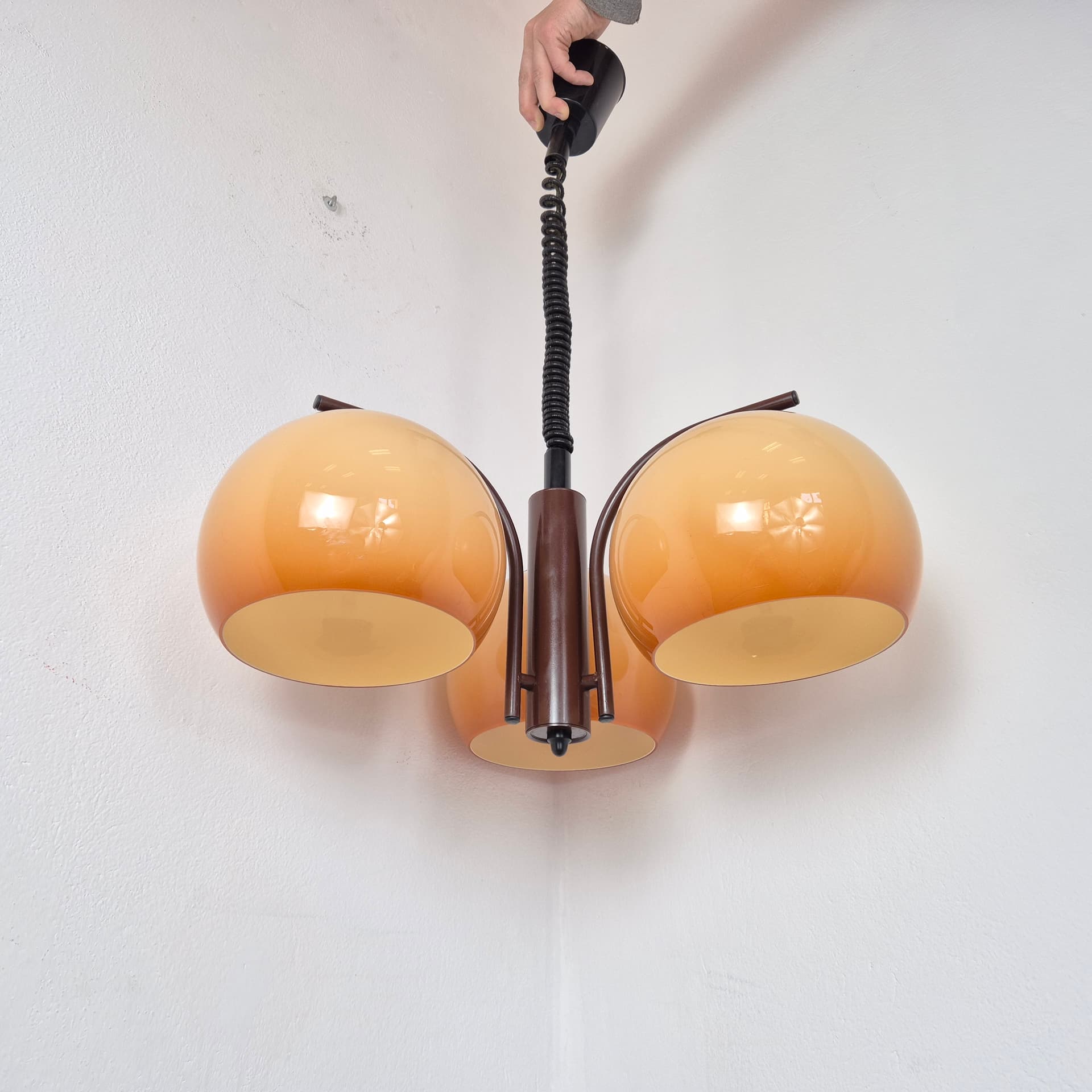 Pendant lamp Space Age, ombre beige orange plastic, brown metal, Hungary, 1960s. - 316614