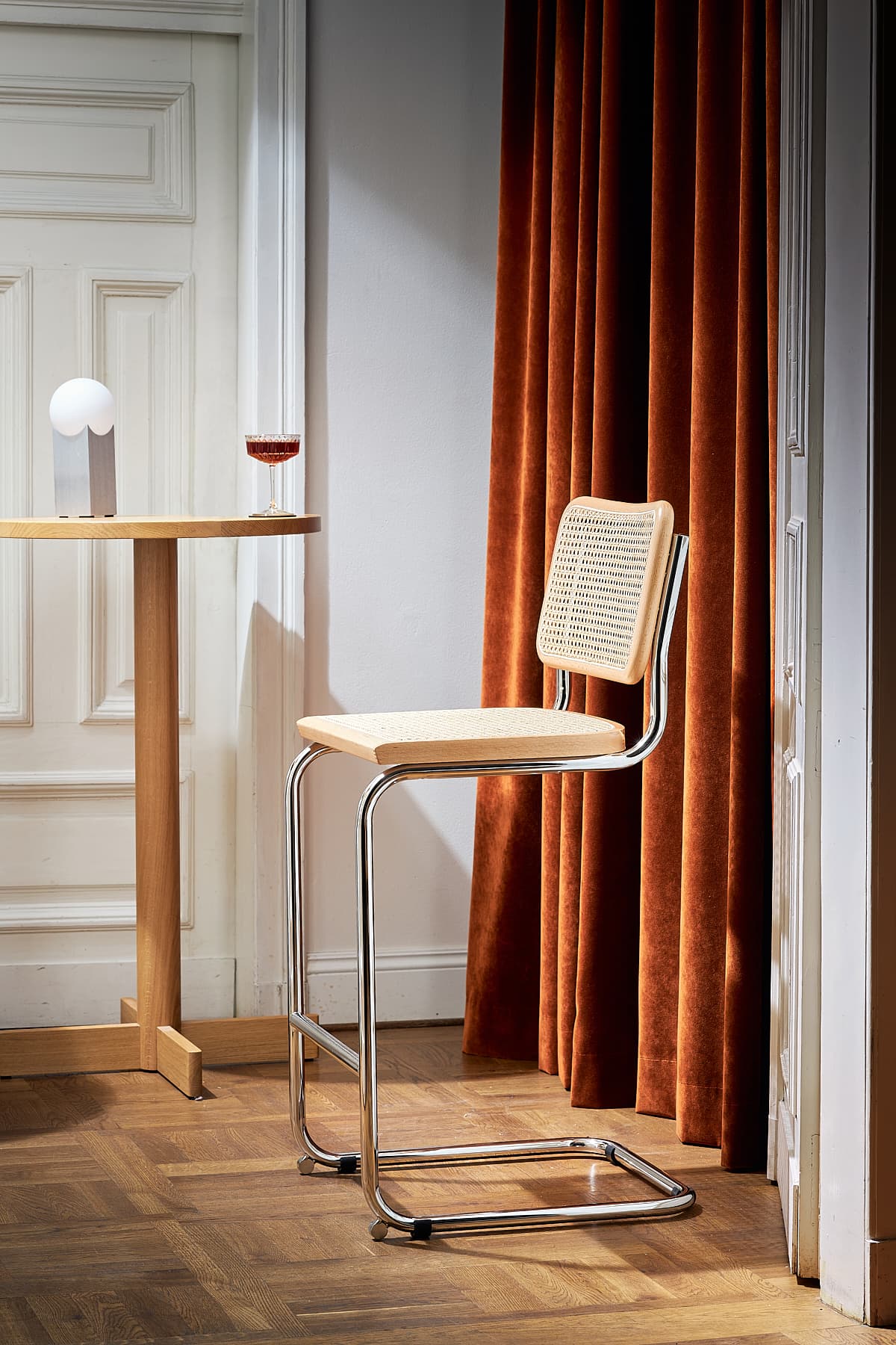 Zestaw dwóch hokerów z giętej stali wg proj. M. Breuer, wys.103 cm, Bauhaus, naturalny buk - 364990