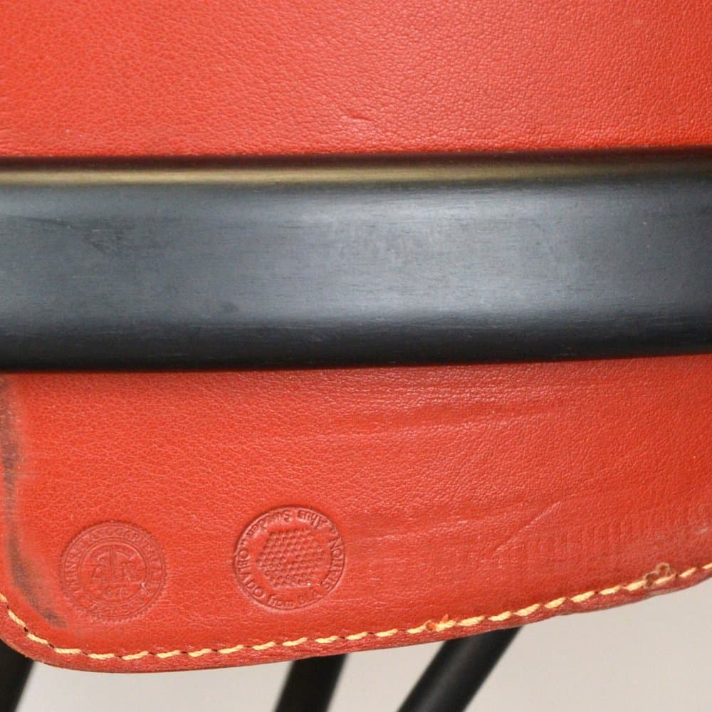 Para krzeseł obrotowych Horving, skóra czerwona, metal czarny, proj. B. Lindau, Szwecja, lata 80. - 79179