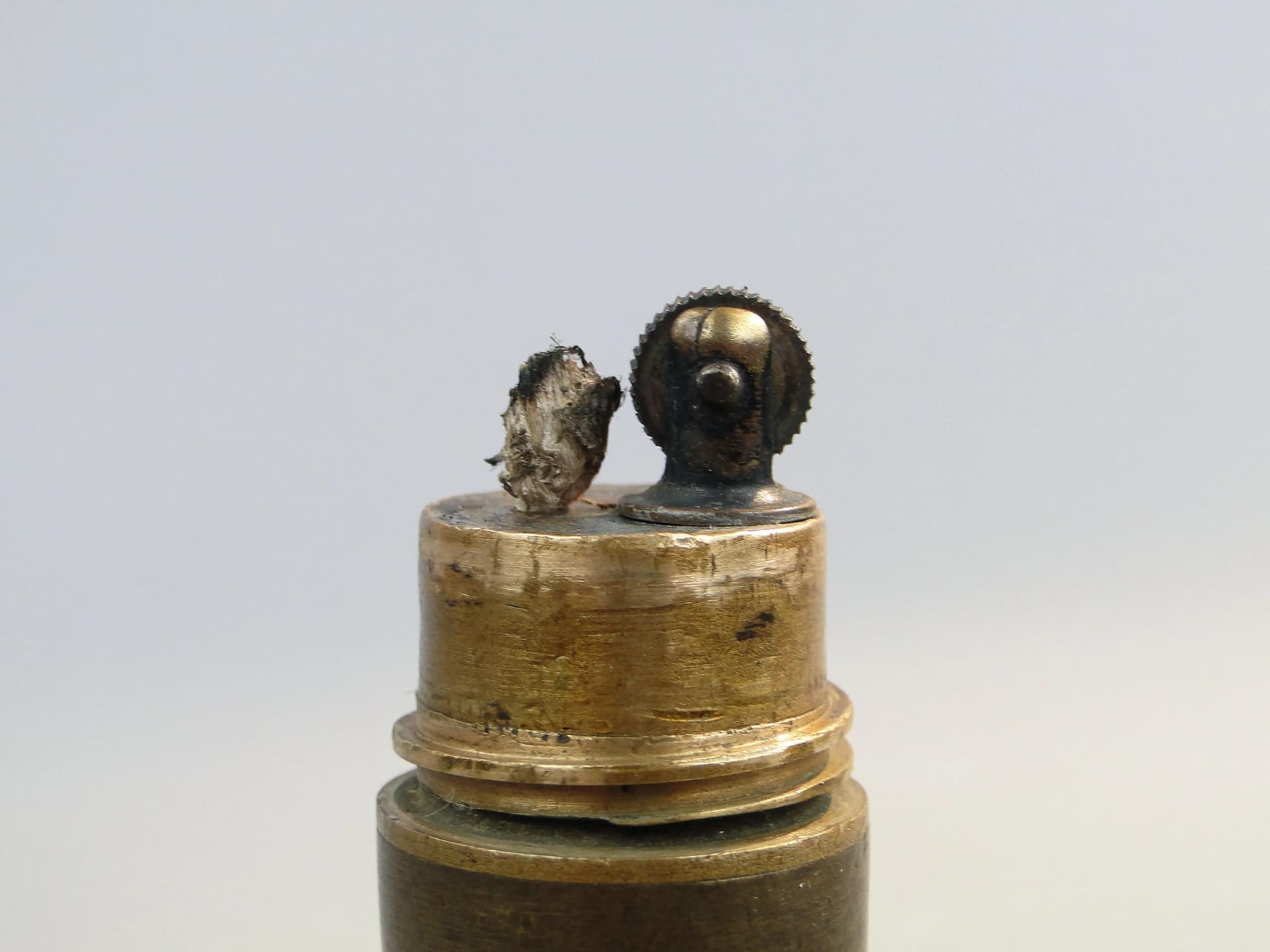 Zapalniczka benzynowa, forma pocisku, miedziany brąz, Polska, początek XX w. - 23636