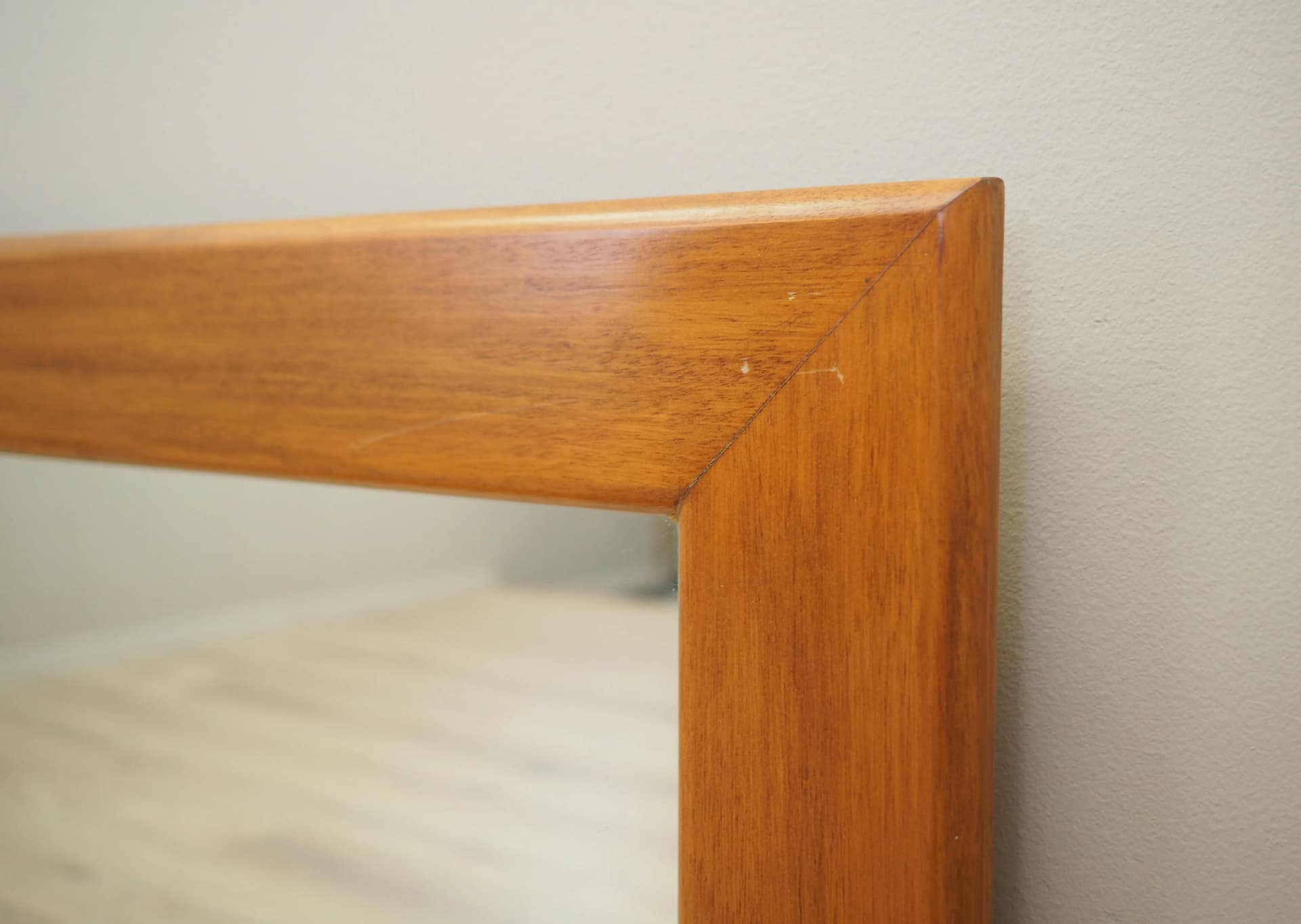 Lustro ścienne, mahoń ciemny, Włochy, lata 70. - 23317