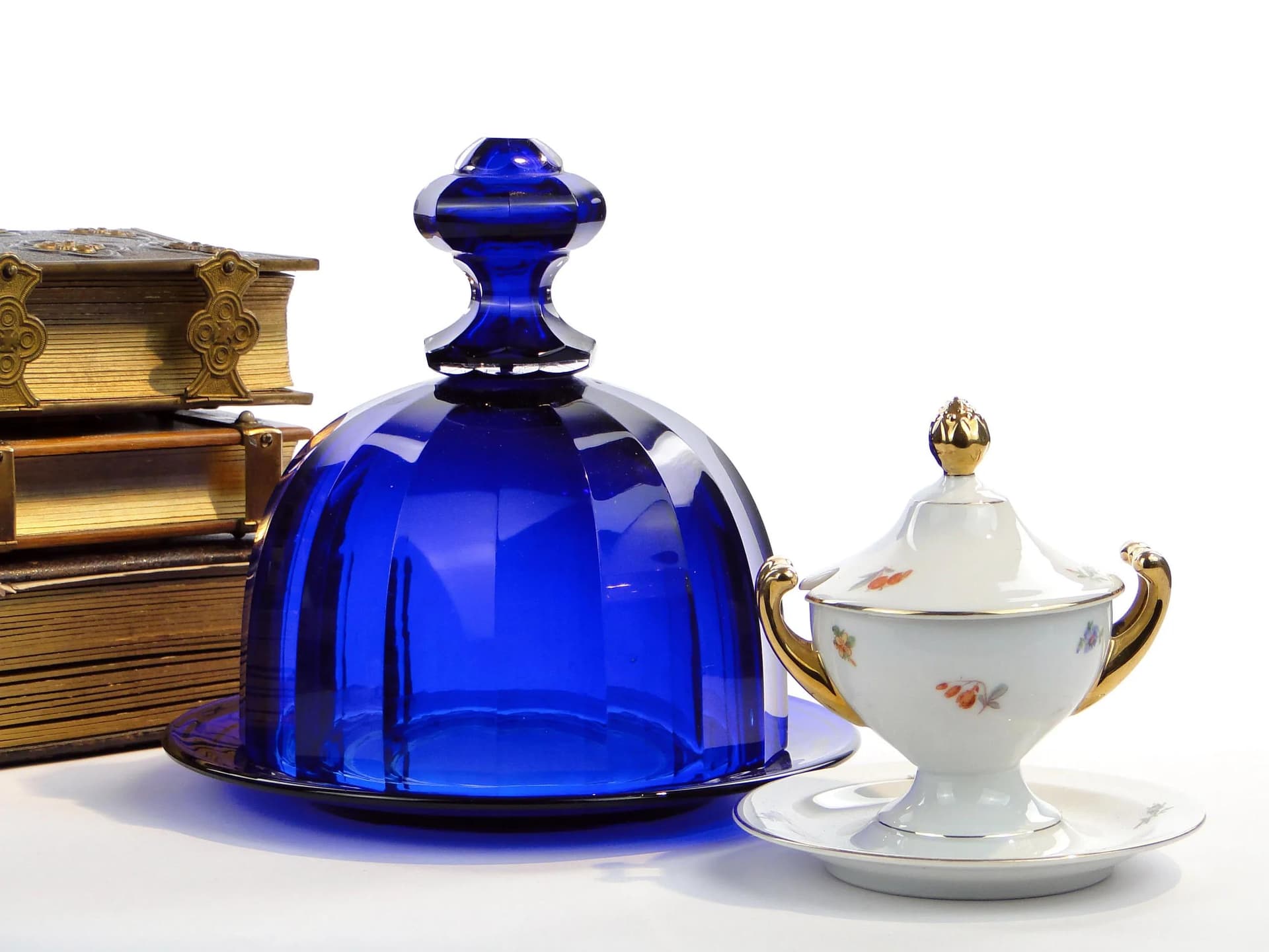 Klosz do potraw, kryształ indygo, proj. S. Haertl, Polska, lata 40. - 23602