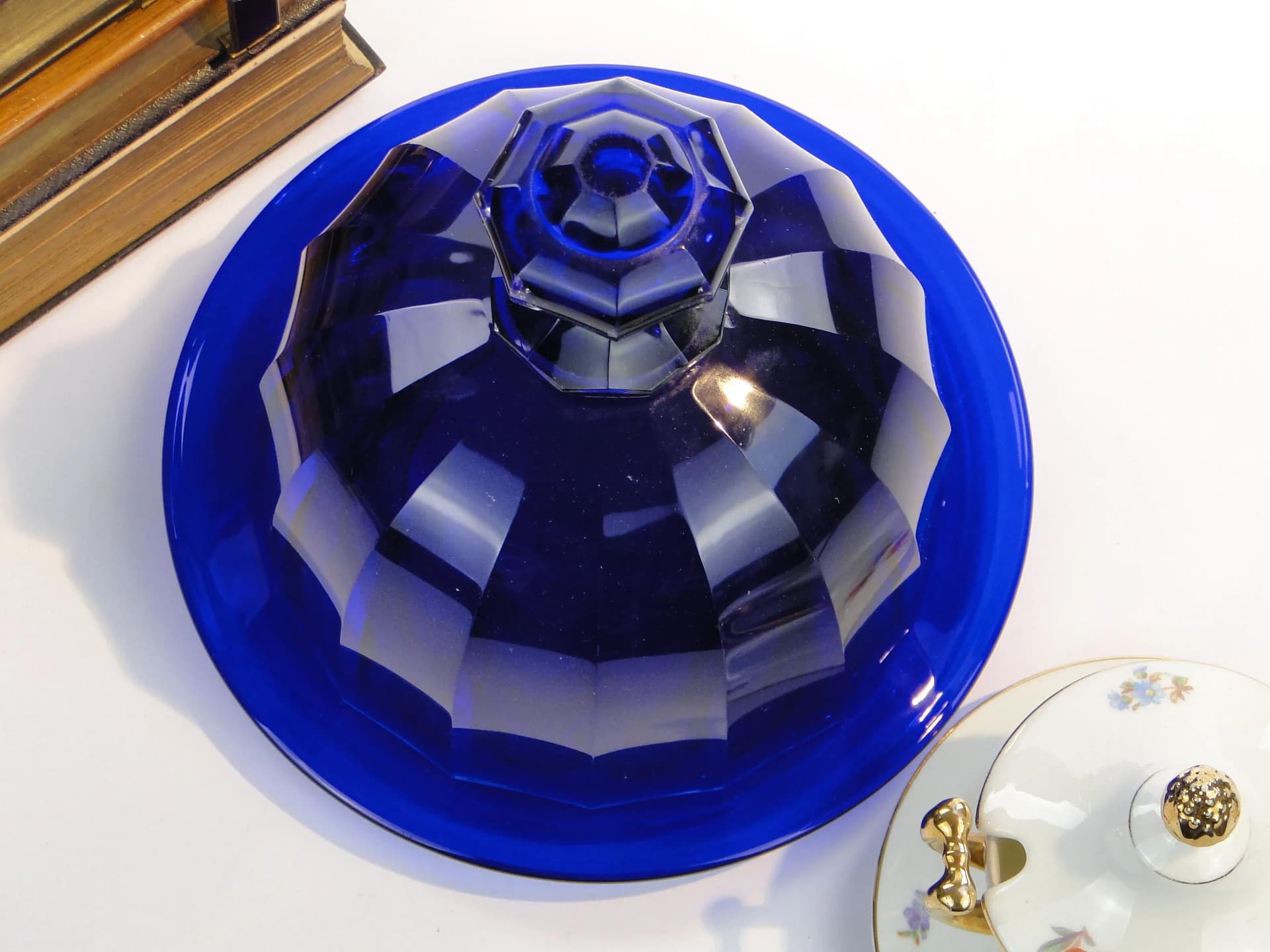 Klosz do potraw, kryształ indygo, proj. S. Haertl, Polska, lata 40. - 23605