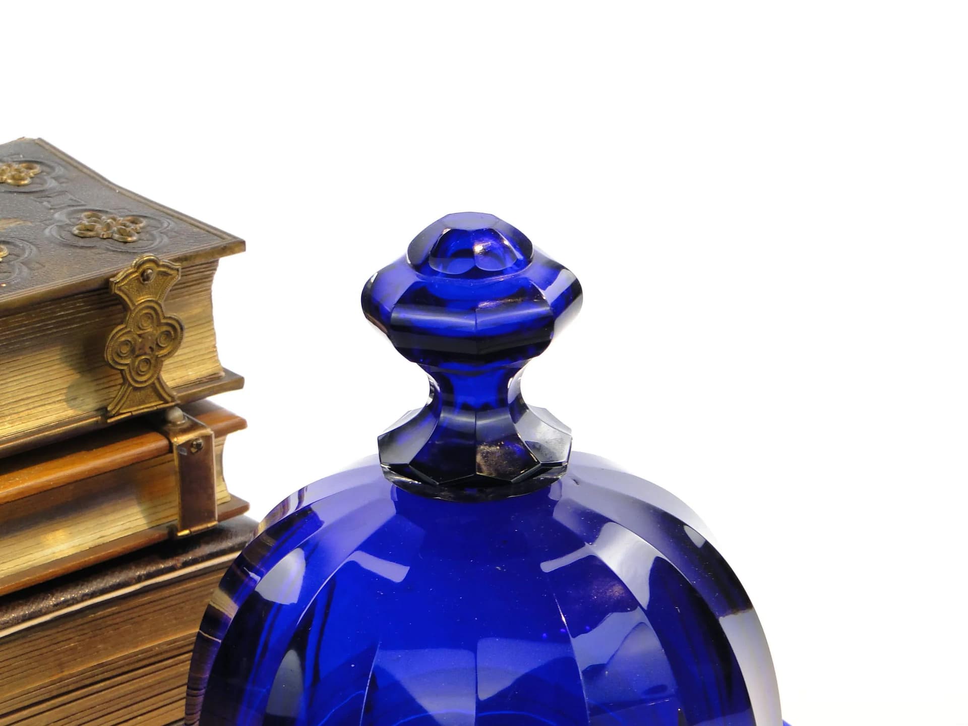 Klosz do potraw, kryształ indygo, proj. S. Haertl, Polska, lata 40. - 23603