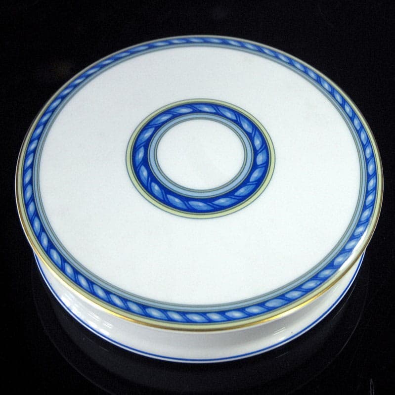 Pojemnik porcelanowy biały, dekor kobaltowy i złoty, Raynaud Limoges, Francja, lata 90. - 318933