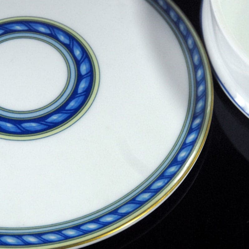Pojemnik porcelanowy biały, dekor kobaltowy i złoty, Raynaud Limoges, Francja, lata 90. - 318934