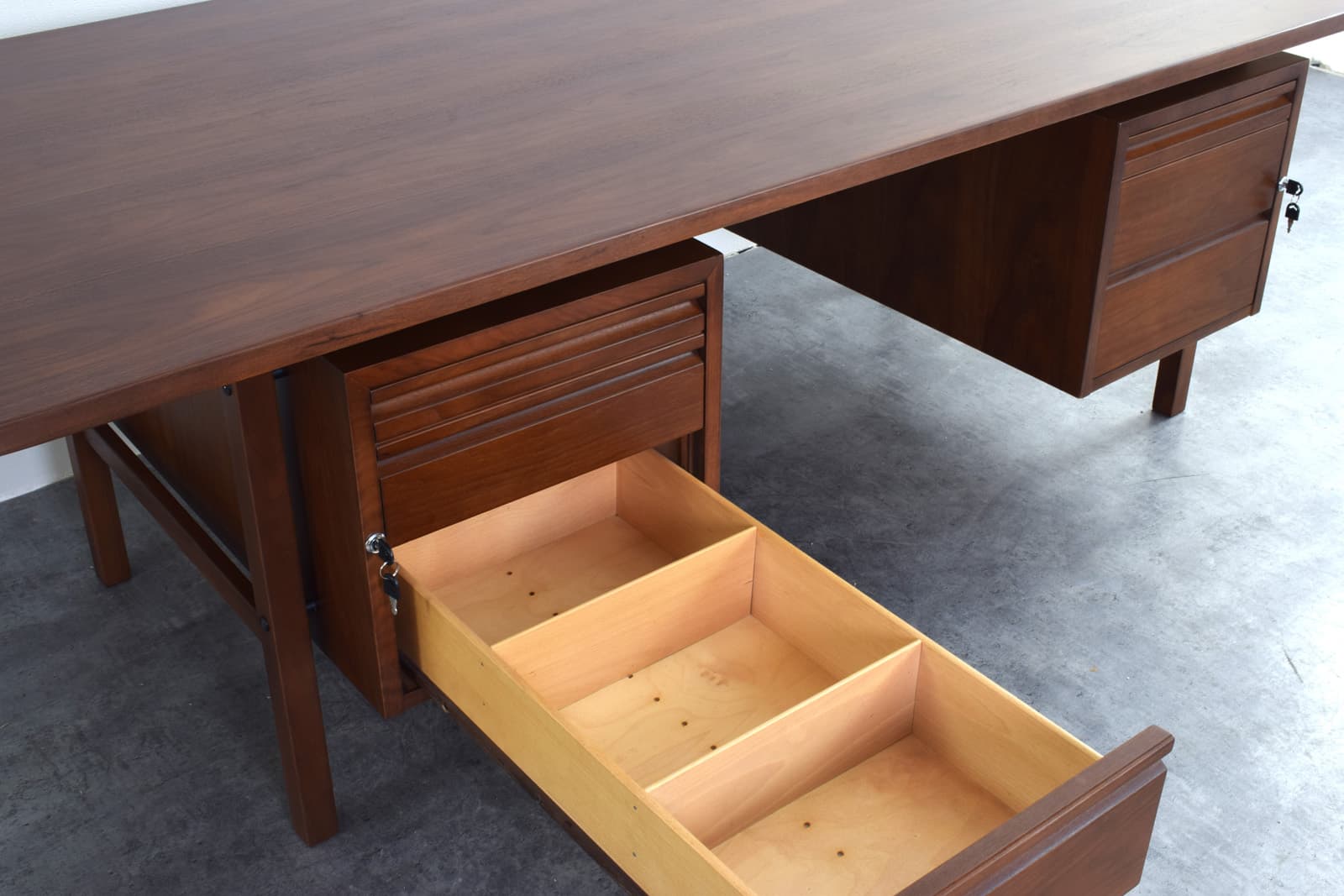 Desk, brown walnut, Denmark, 1970s - 319107