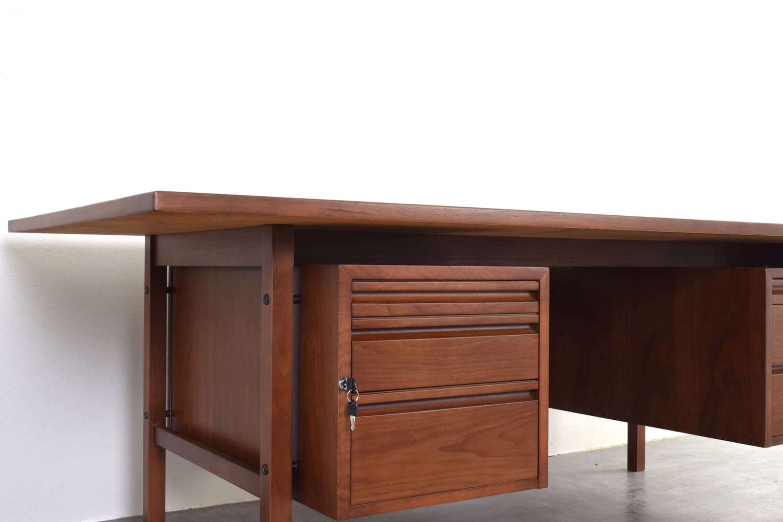 Desk, brown walnut, Denmark, 1970s - 319104