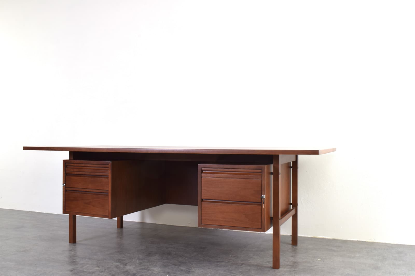 Desk, brown walnut, Denmark, 1970s - 319101