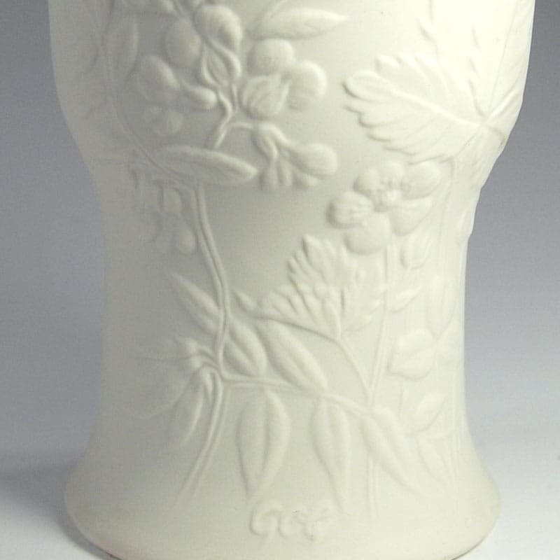 Wazon Suvi, biały, porcelana biskwitowa, proj. G. Olin-Grönqvist, Arabia, Finlandia, lata 70. - 319849
