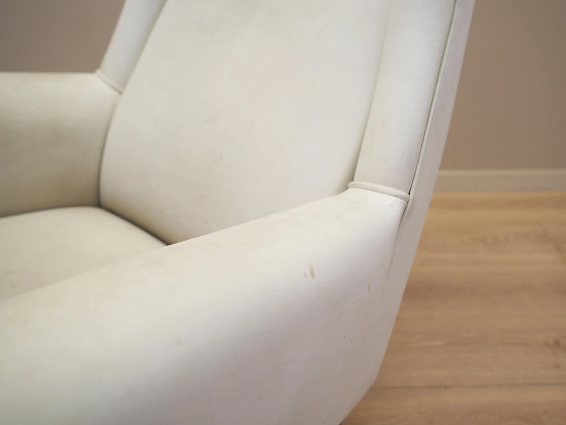 Lounge armchair, ivory white leather, black metal, Italy, 1980s. - 23664