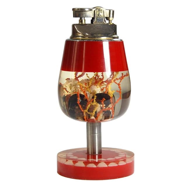Table lighter, transparent red plexiglass, silver metal, 1970s. - DIMENSION