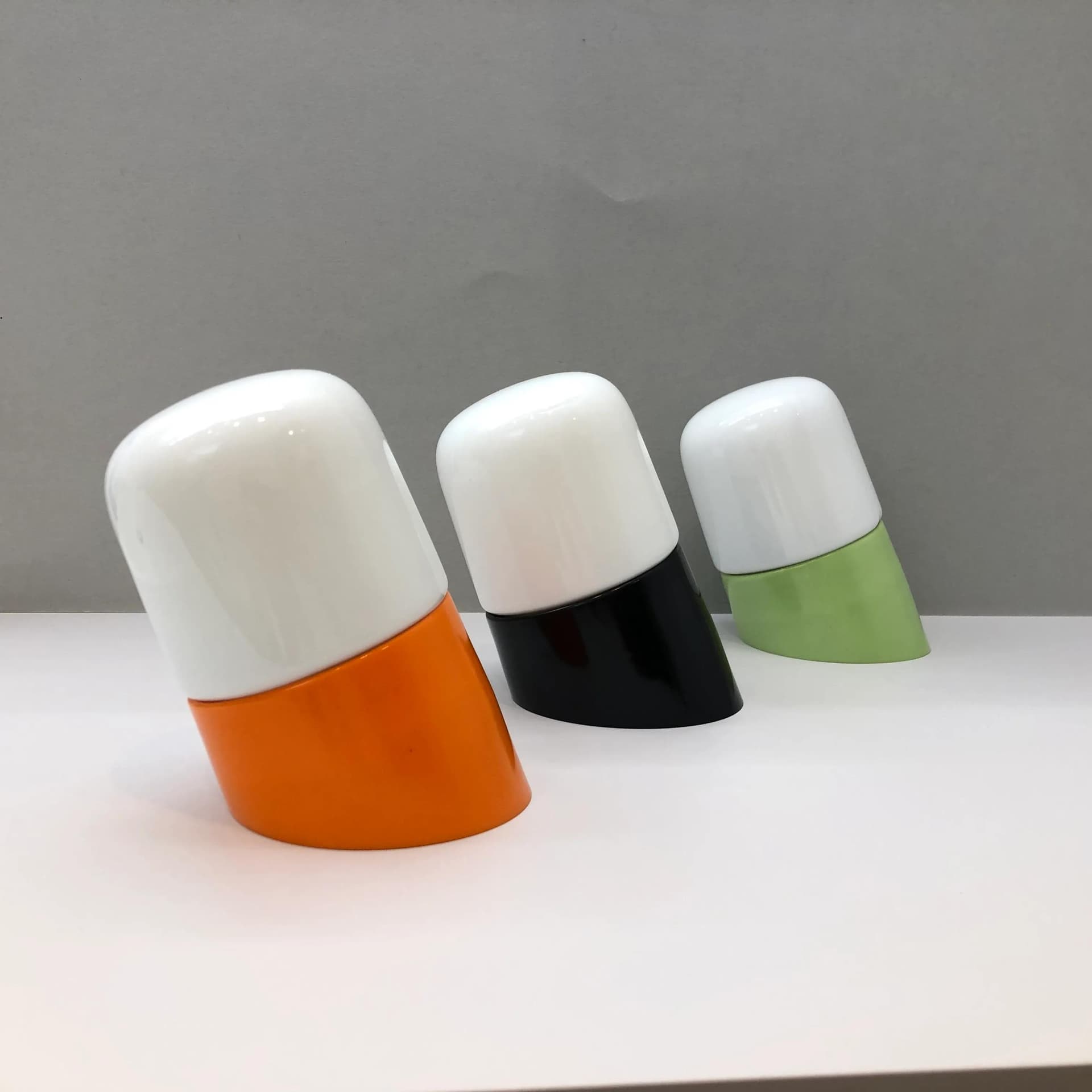 Multikolorowe, modernistyczne kinkiety ścienne z opalowym szkłem, RZB, Niemcy, lata 70. - 23890