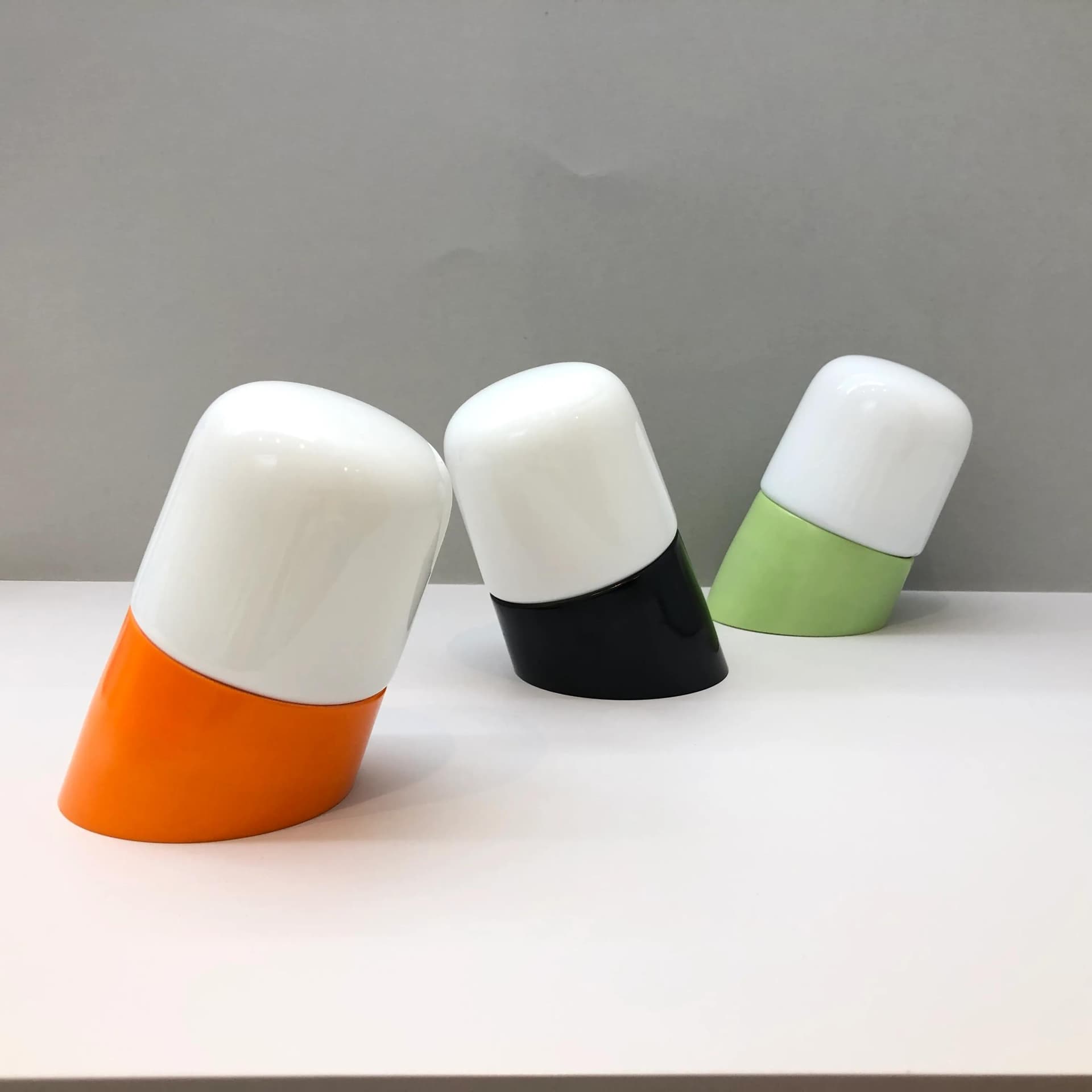 Multikolorowe, modernistyczne kinkiety ścienne z opalowym szkłem, RZB, Niemcy, lata 70. - 23889