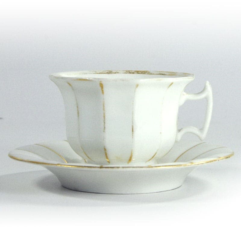 Filiżanka ze spodkiem Biedermeier, biała porcelana, złocona, Francja, XIX wiek - 320712