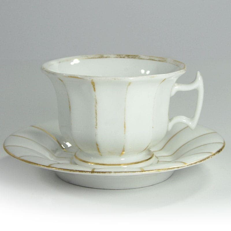Filiżanka ze spodkiem Biedermeier, biała porcelana, złocona, Francja, XIX wiek - 320711