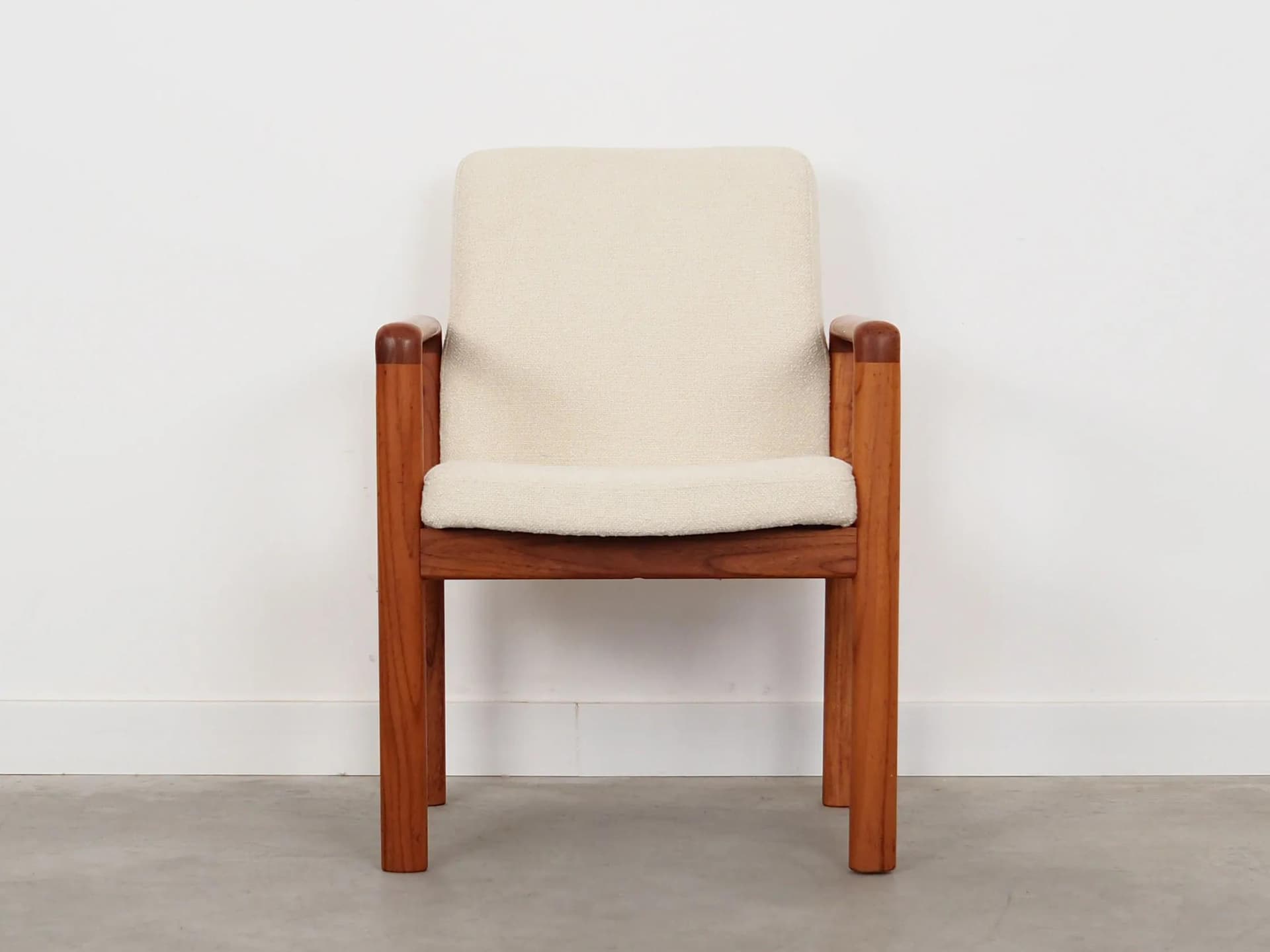 Fotel, boucle ivory white, teak, Dania, lata 70. - 24009