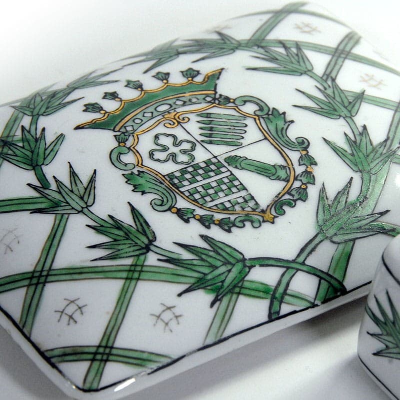 Box, white green gold black blue porcelain, China, 1950s. - 320624