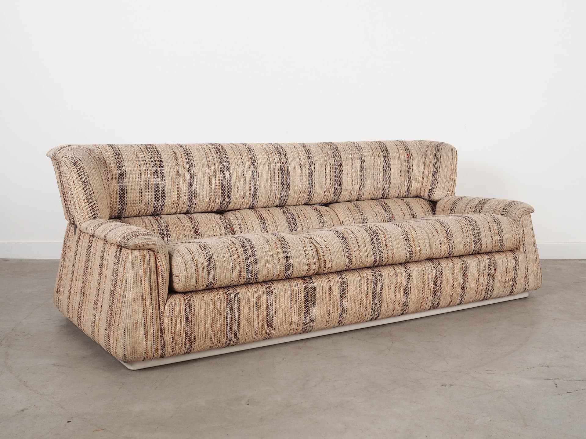 Sofa trzyosobowa, tkanina multikolor, drewno, Saporiti, Włochy, lata 60. - 320477